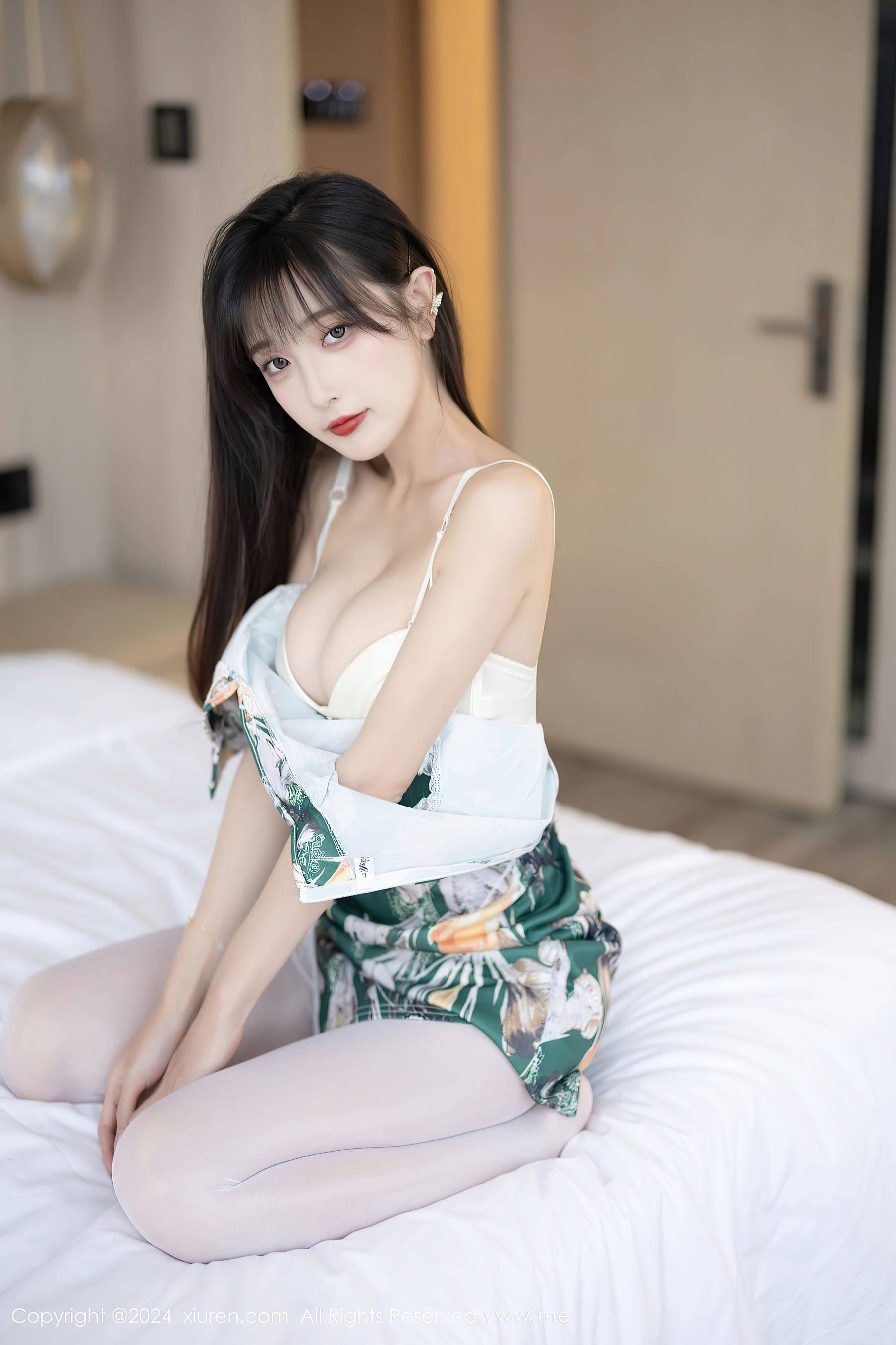 [XiuRen秀人网] No.8231 林星阑 丝袜美腿Xiuren秀人写真高清美女套图写真下载-看套图看套图