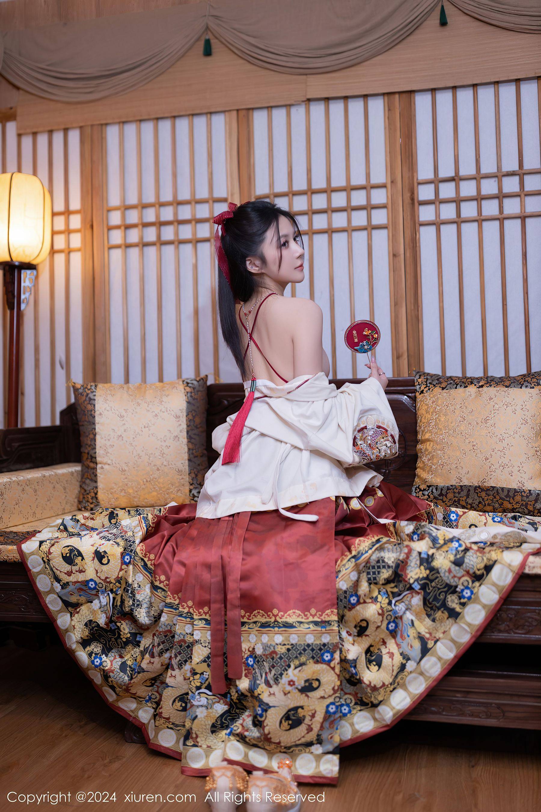 [XiuRen秀人网] No.8095 鱼子酱Fish 美腿妩媚Xiuren秀人写真高清美女套图写真下载-看套图看套图