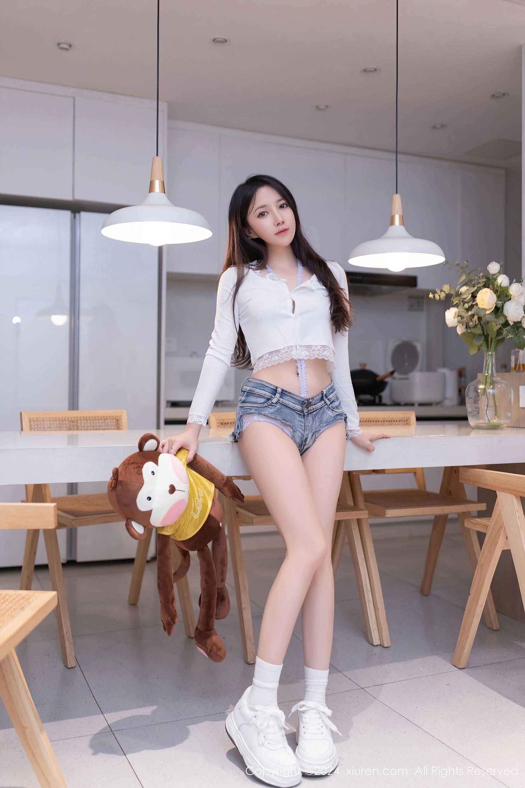 [XiuRen秀人网] No.8639 鱼子酱Fish 美腿性感Xiuren秀人写真高清美女套图写真下载-看套图看套图