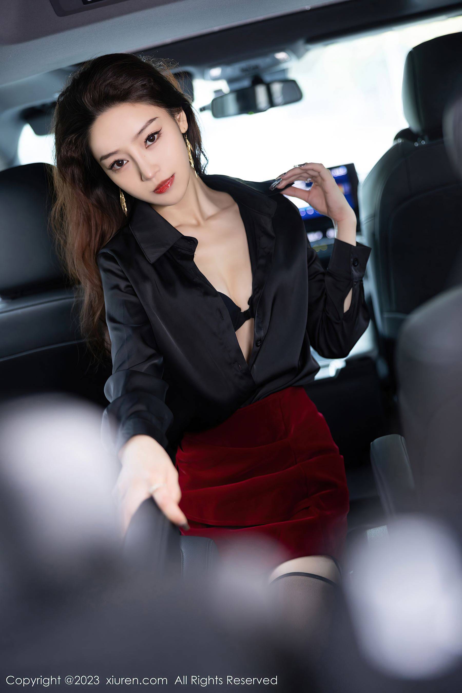 [XiuRen秀人网] No.7867 苏曼兮 短裙黑丝Xiuren秀人写真高清美女套图写真下载-看套图看套图