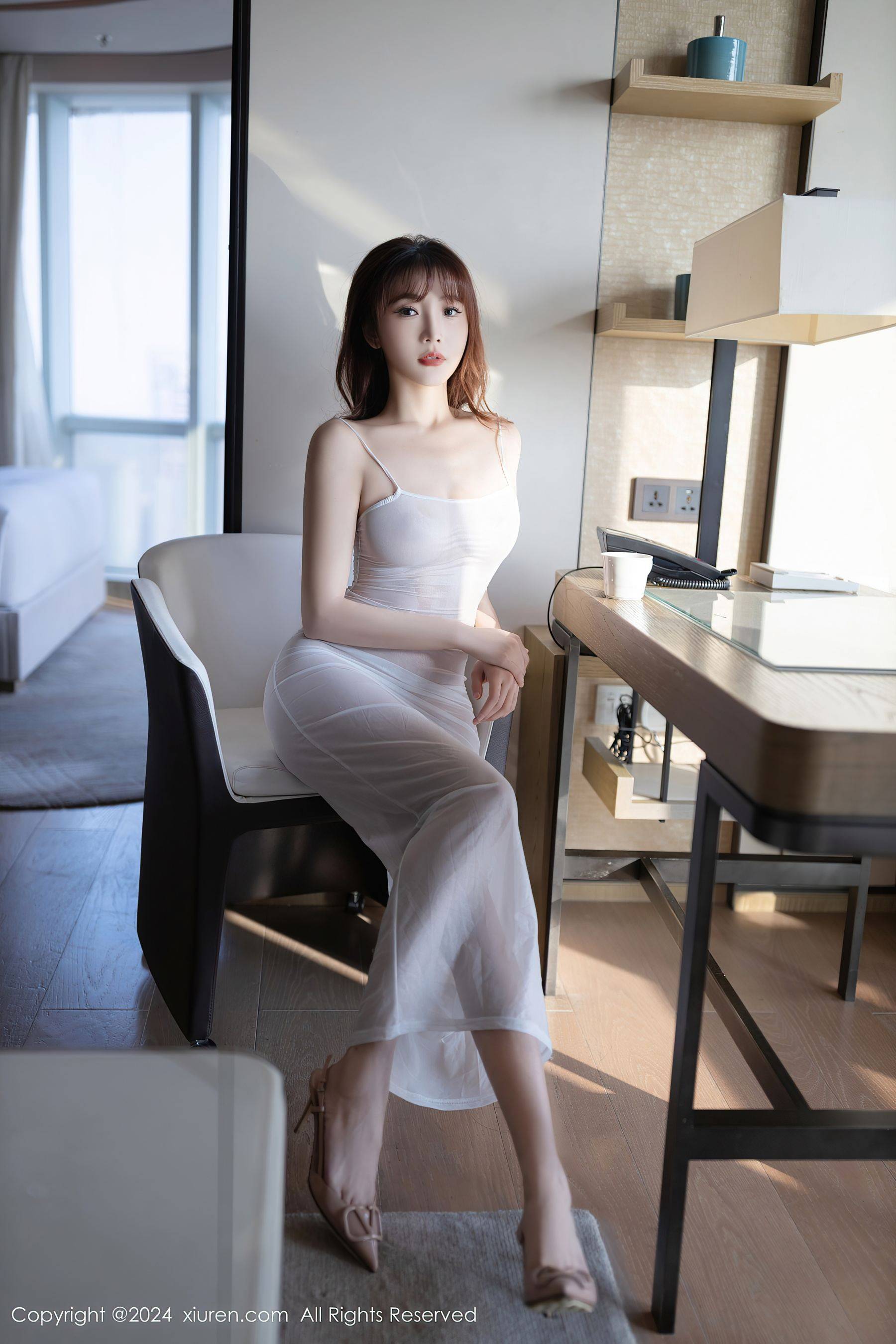 [XiuRen秀人网] No.8131 陆萱萱 美腿性感Xiuren秀人写真高清美女套图写真下载-看套图看套图