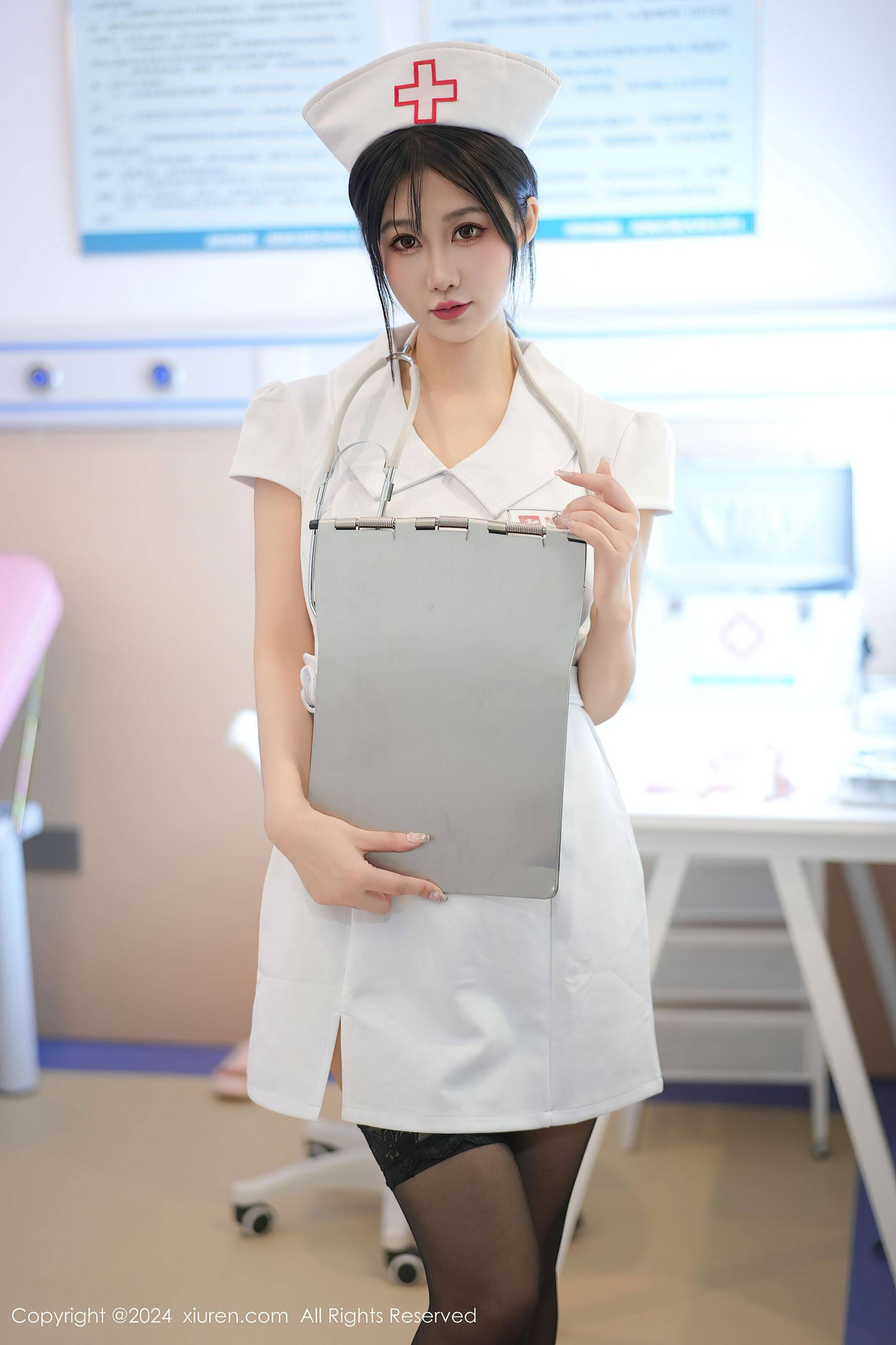 [XiuRen秀人网] No.8512 laura阿姣 美腿黑丝Xiuren秀人写真高清美女套图写真下载-看套图看套图