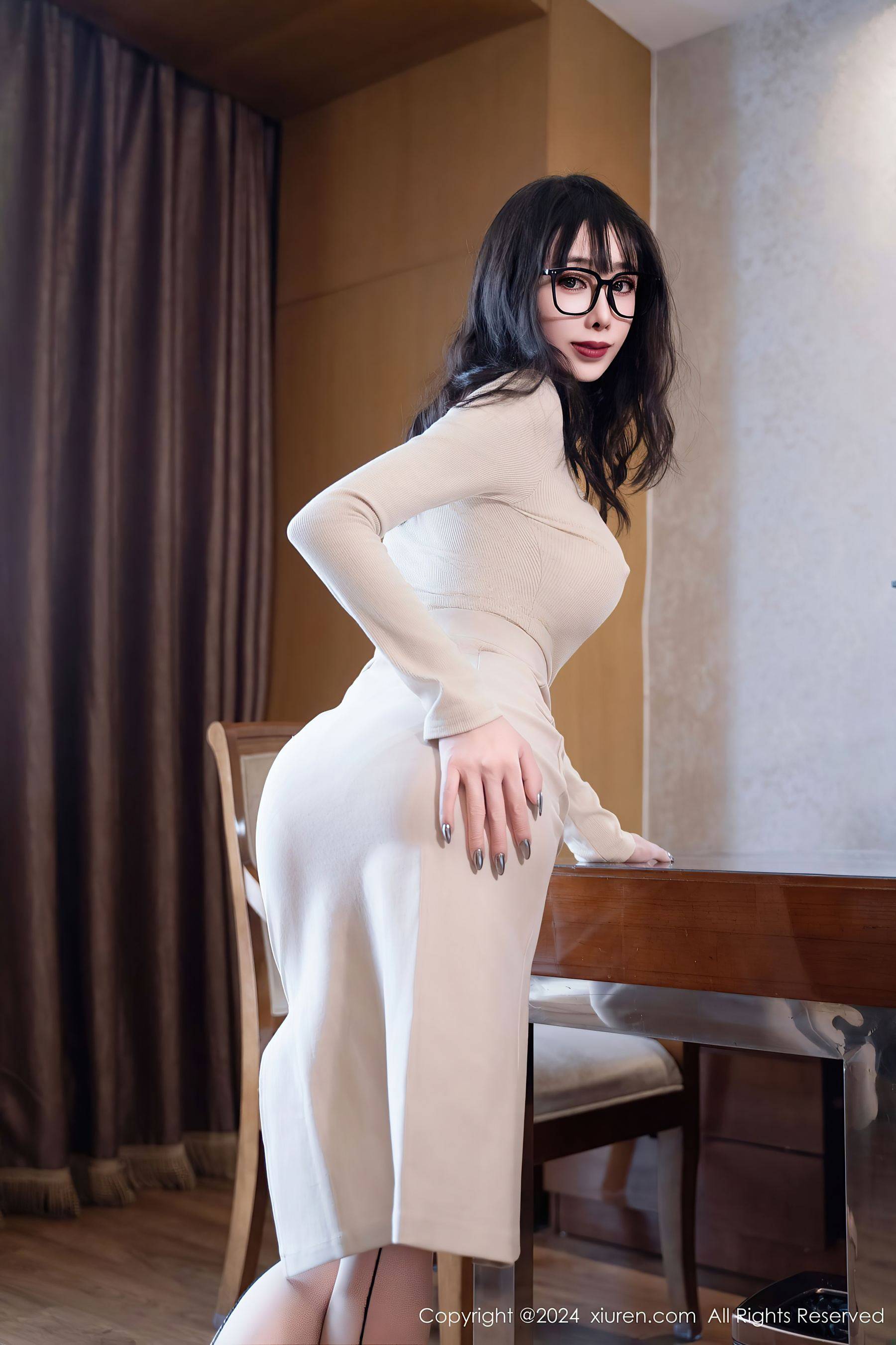 [XiuRen秀人网] No.8392 宝宝甜 丝袜美腿Xiuren秀人写真高清美女套图写真下载-看套图看套图