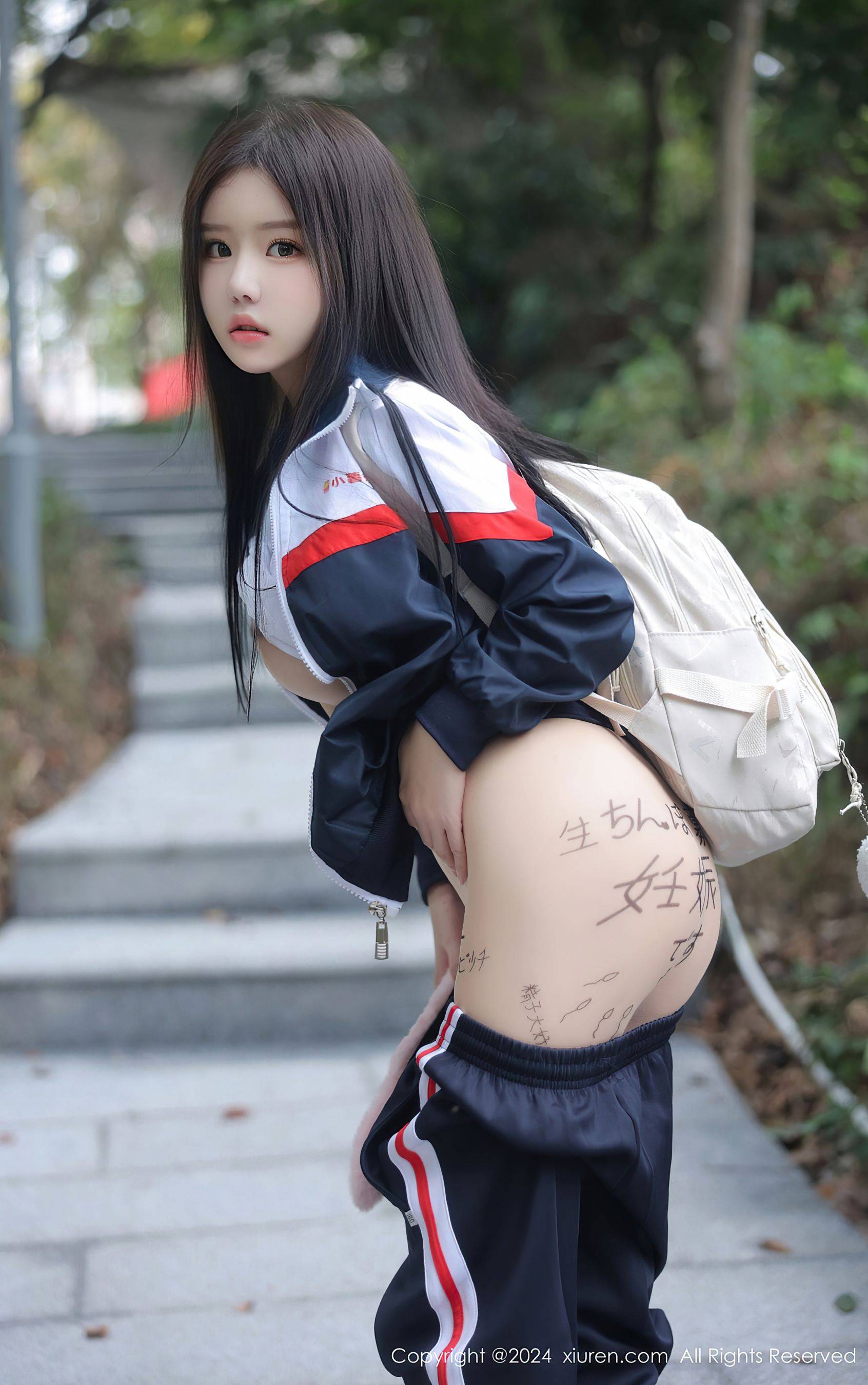 [XiuRen秀人网] No.8335 小薯条nienie 美臀性感Xiuren秀人写真高清美女套图写真下载-看套图看套图