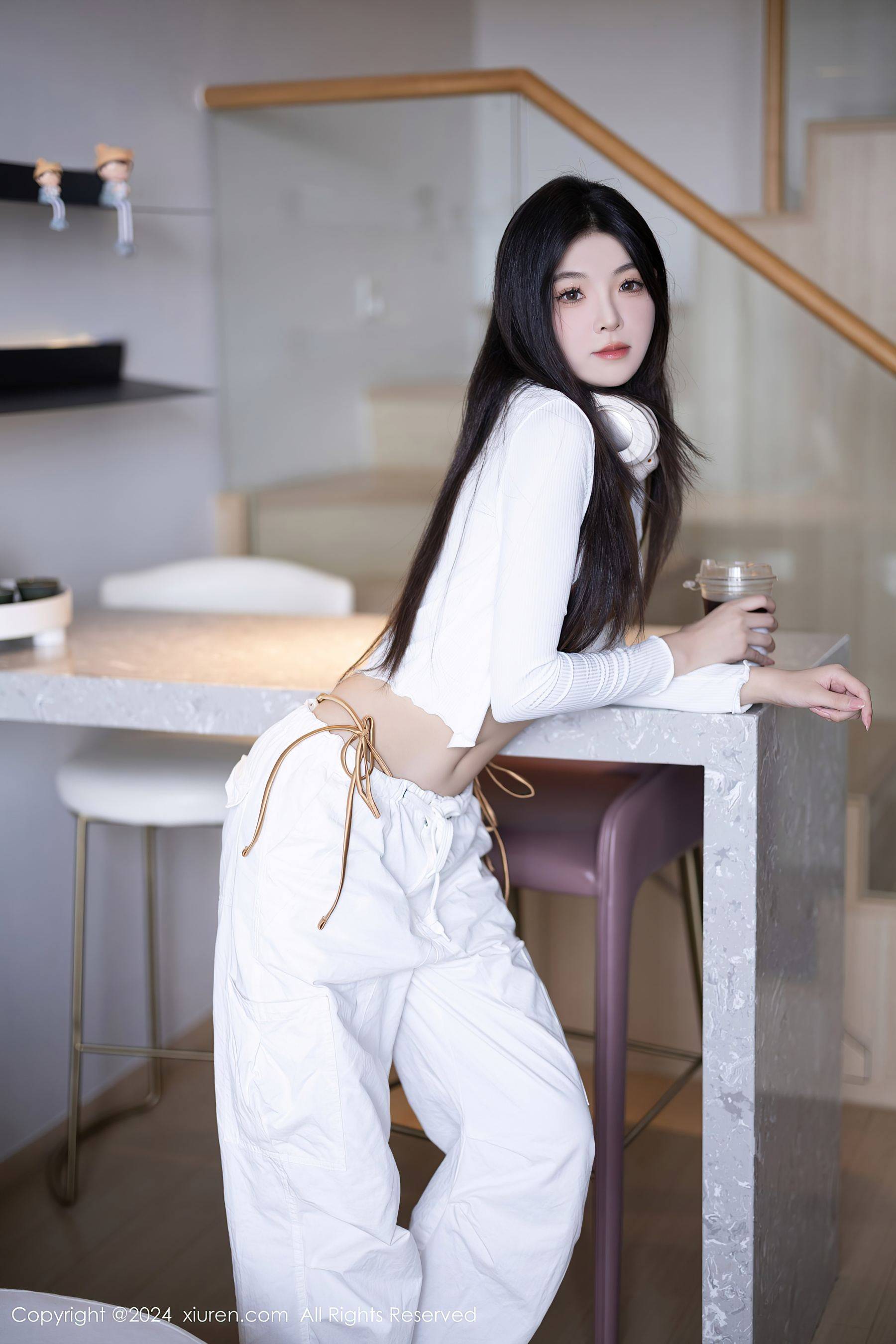[XiuRen秀人网] No.9262 初梦瑶 美腿性感Xiuren秀人写真高清美女套图写真下载-看套图看套图