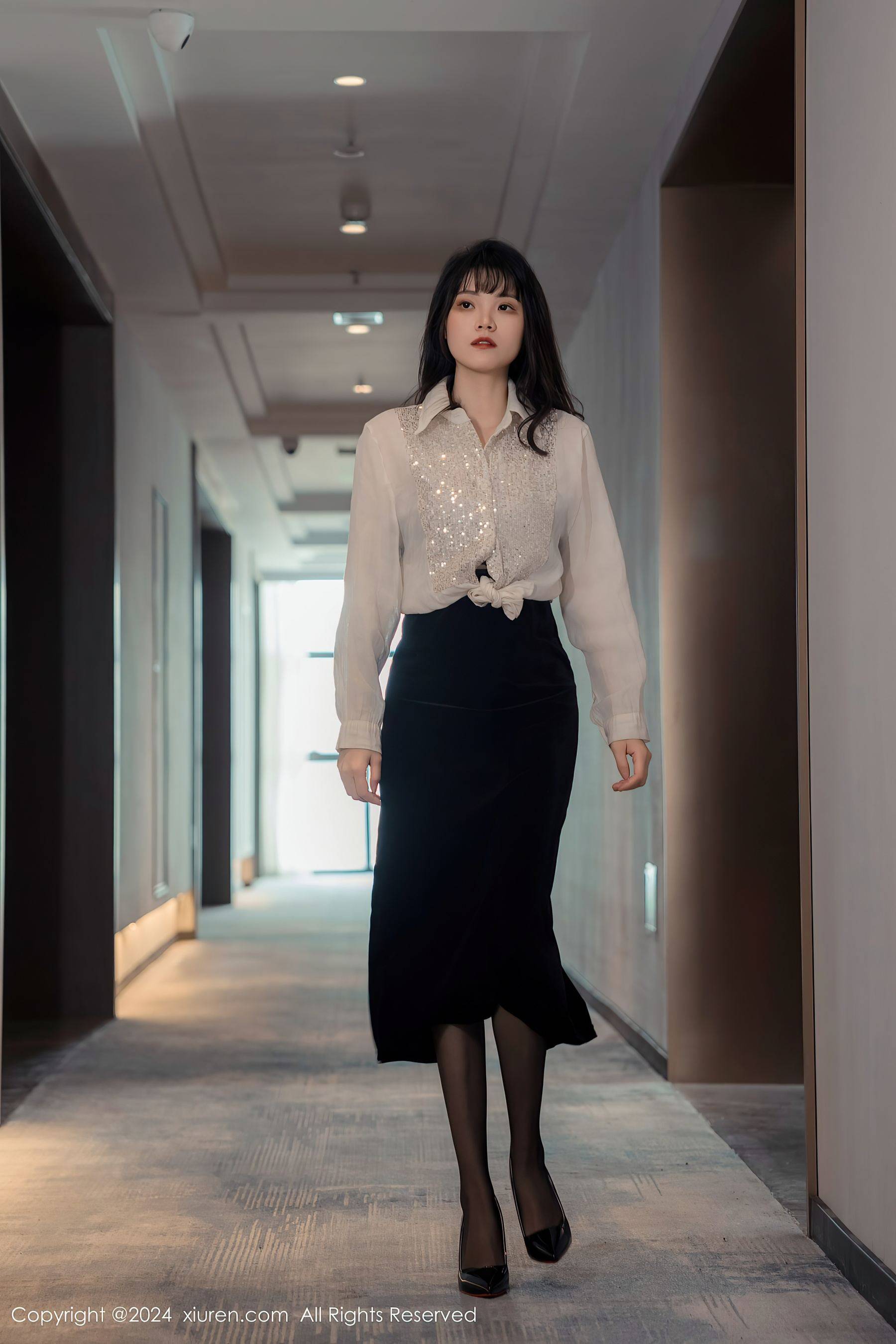 [XiuRen秀人网] No.8353 唐安诺 美腿黑丝Xiuren秀人写真高清美女套图写真下载-看套图看套图