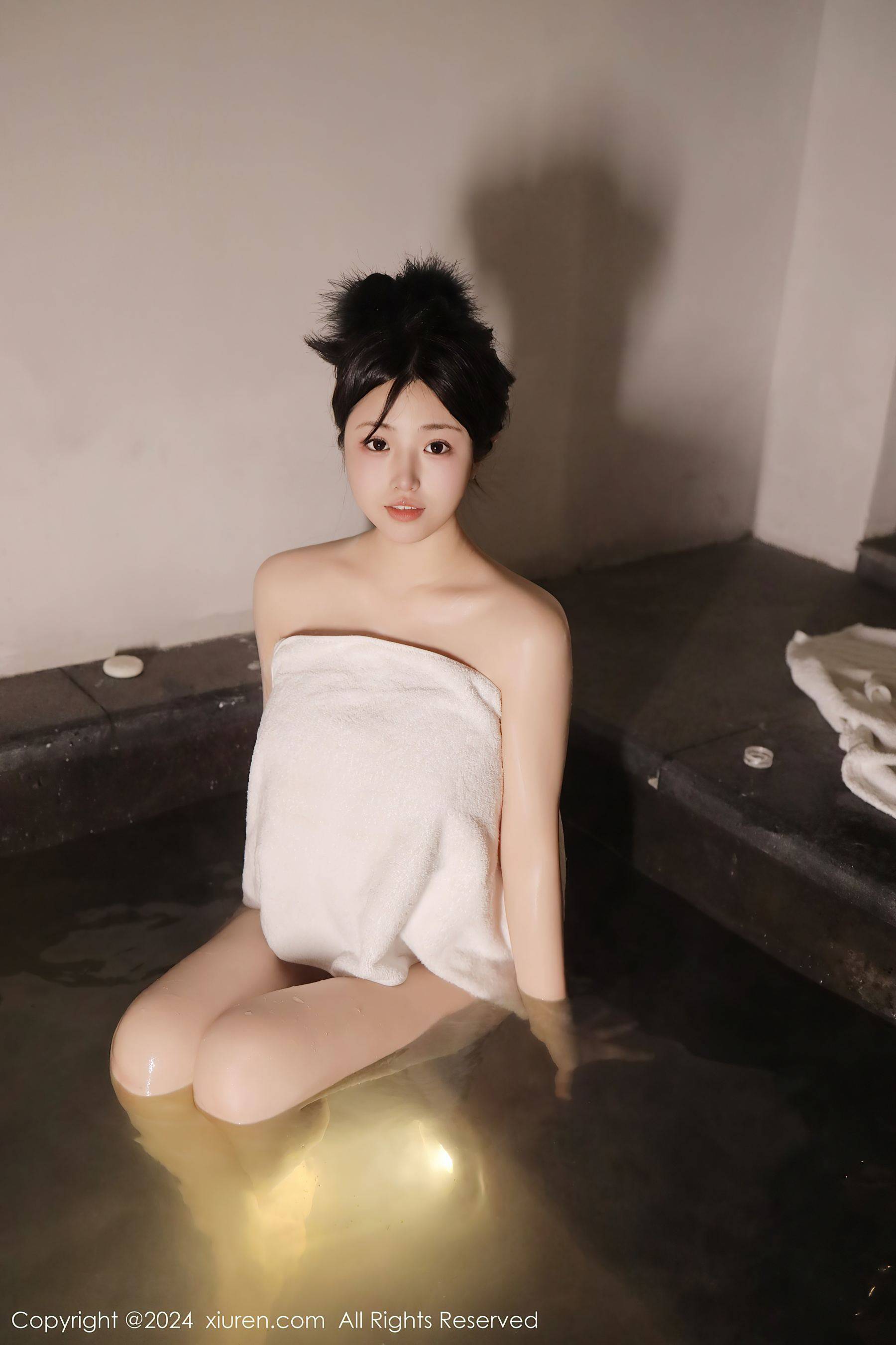 [XiuRen秀人网] No.7977 陈小花 新人沐浴Xiuren秀人写真高清美女套图写真下载-看套图看套图
