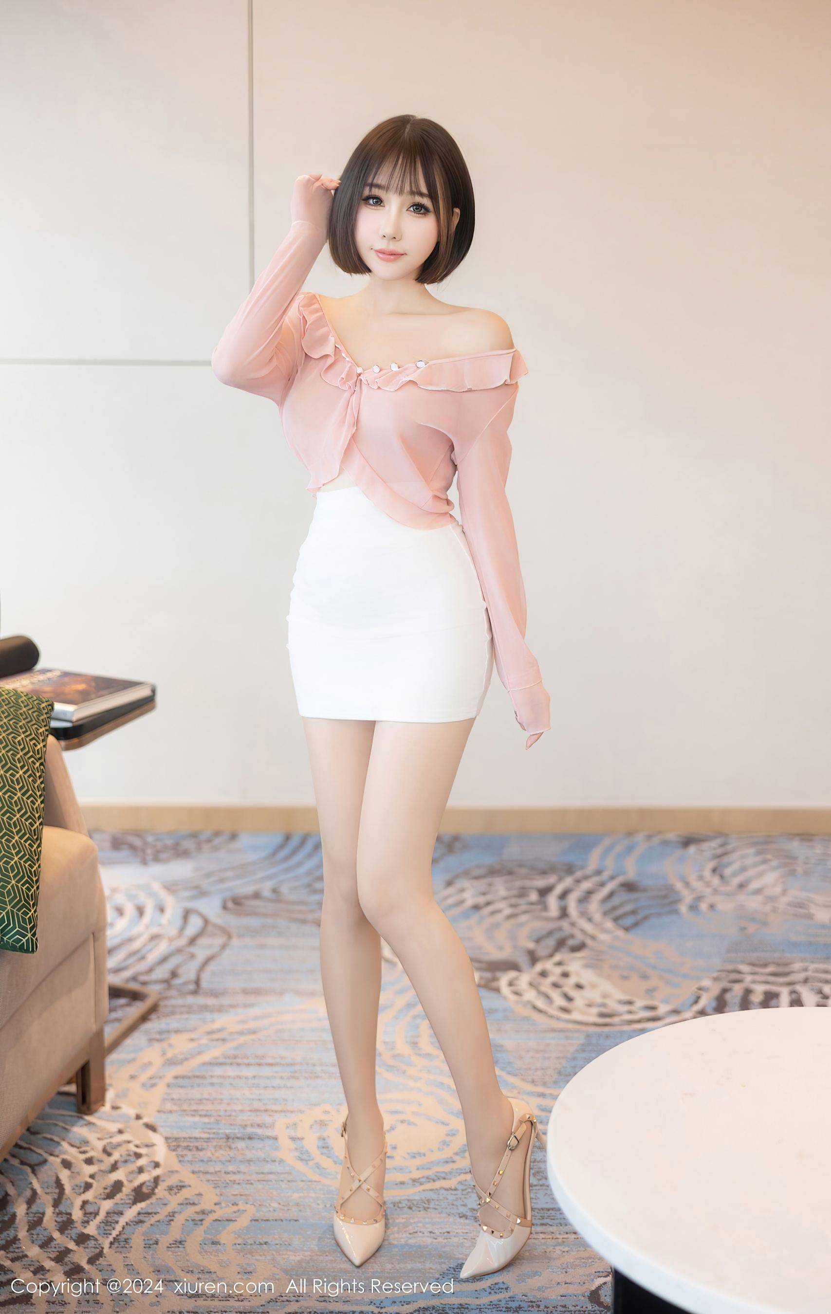 [XiuRen秀人网] No.9273 波巧酱 丝袜美腿Xiuren秀人写真高清美女套图写真下载-看套图看套图