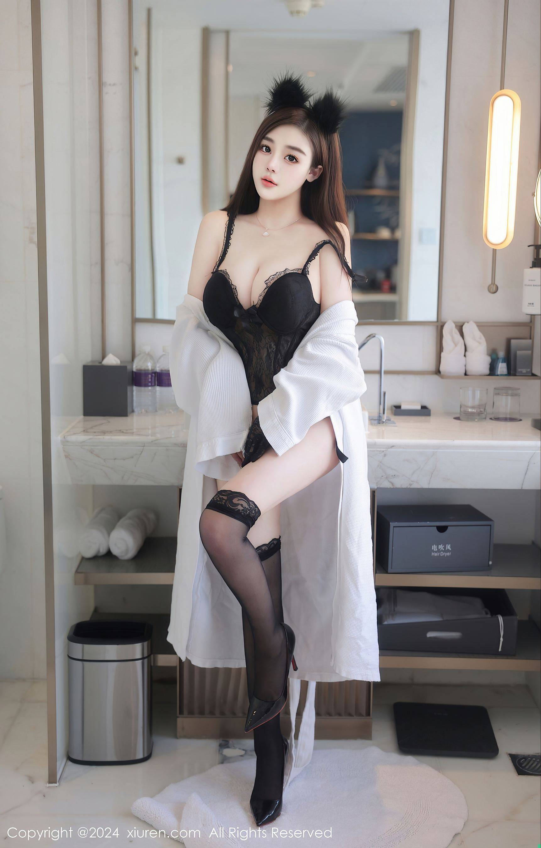 [XiuRen秀人网] No.8327 王雅姗是我 新人美腿Xiuren秀人写真高清美女套图写真下载-看套图看套图
