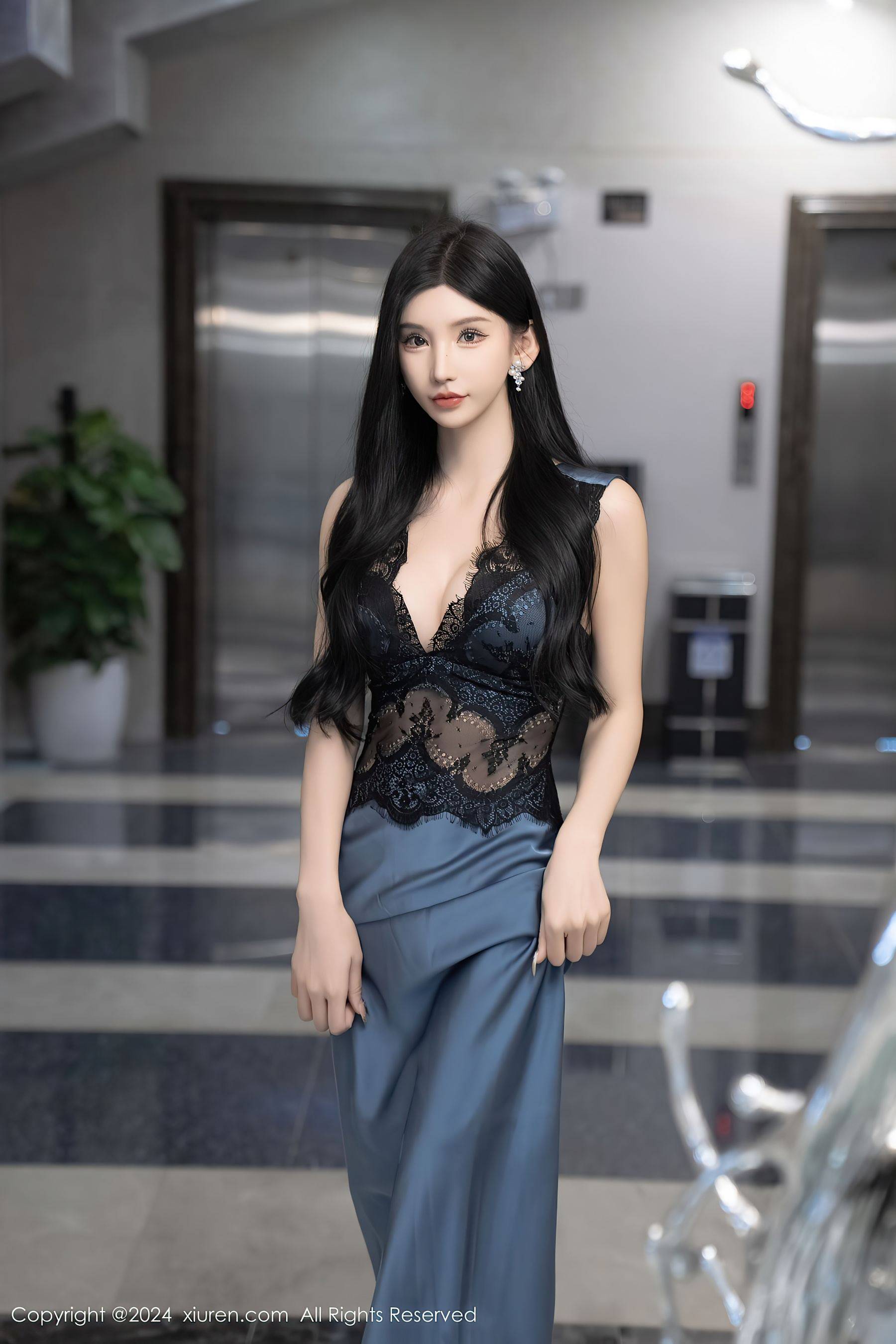 [XiuRen秀人网] No.8242 周于希Sally 美腿黑丝Xiuren秀人写真高清美女套图写真下载-看套图看套图
