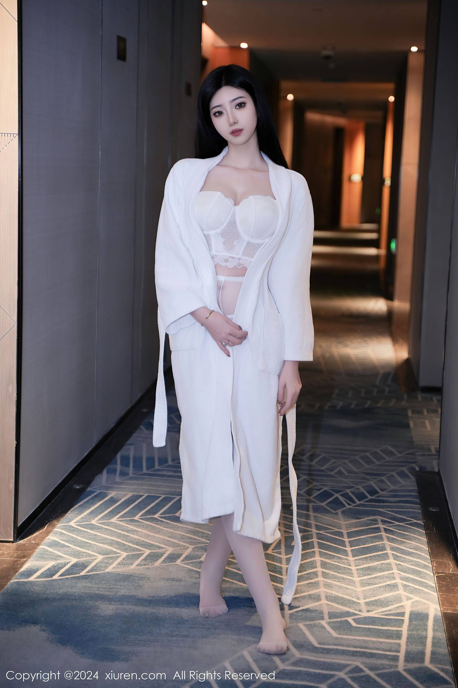 [XiuRen秀人网] No.7960 安琪Yee 睡袍美腿Xiuren秀人写真高清美女套图写真下载-看套图看套图