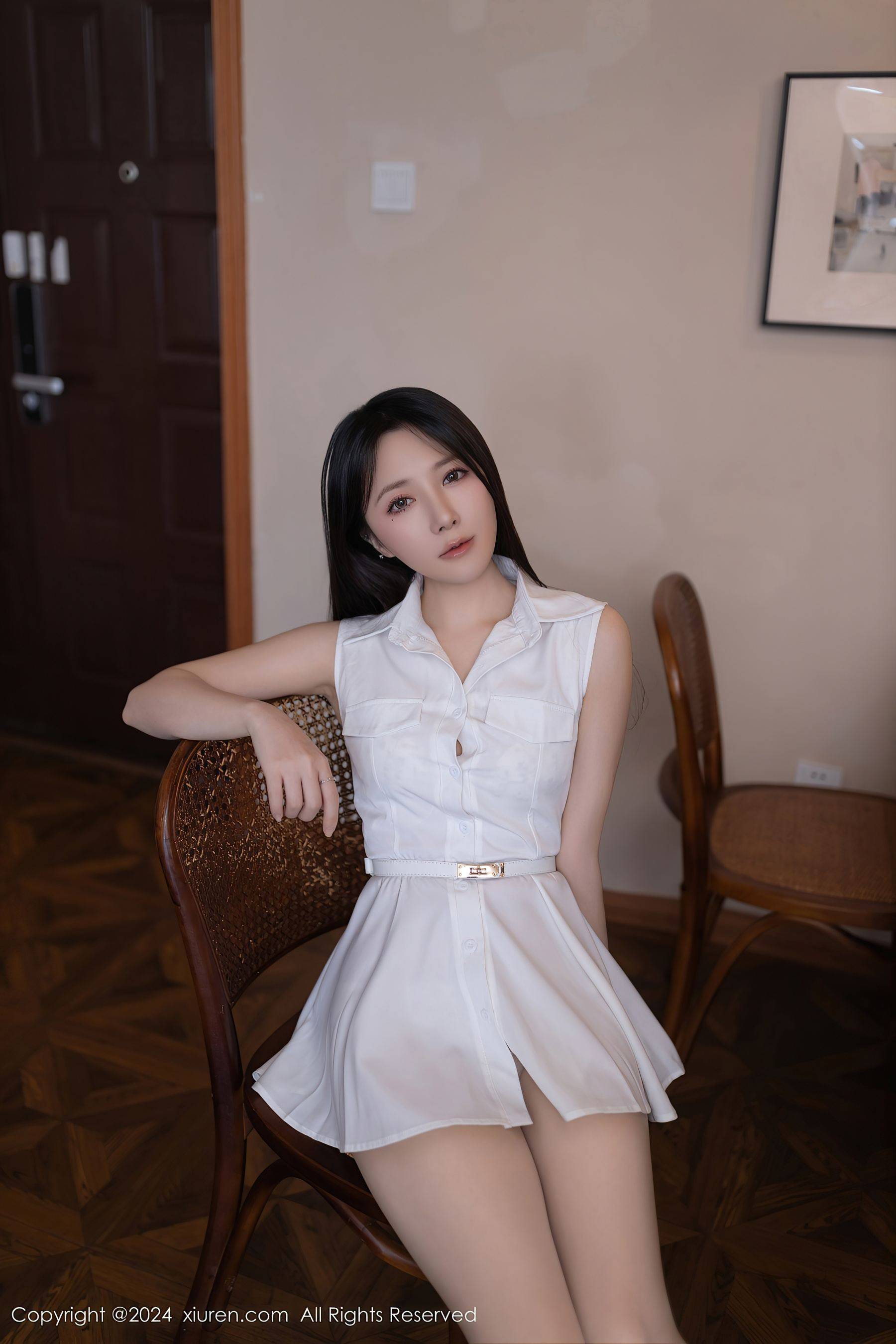 [XiuRen秀人网] No.8315 鱼子酱Fish 丝袜美腿Xiuren秀人写真高清美女套图写真下载-看套图看套图
