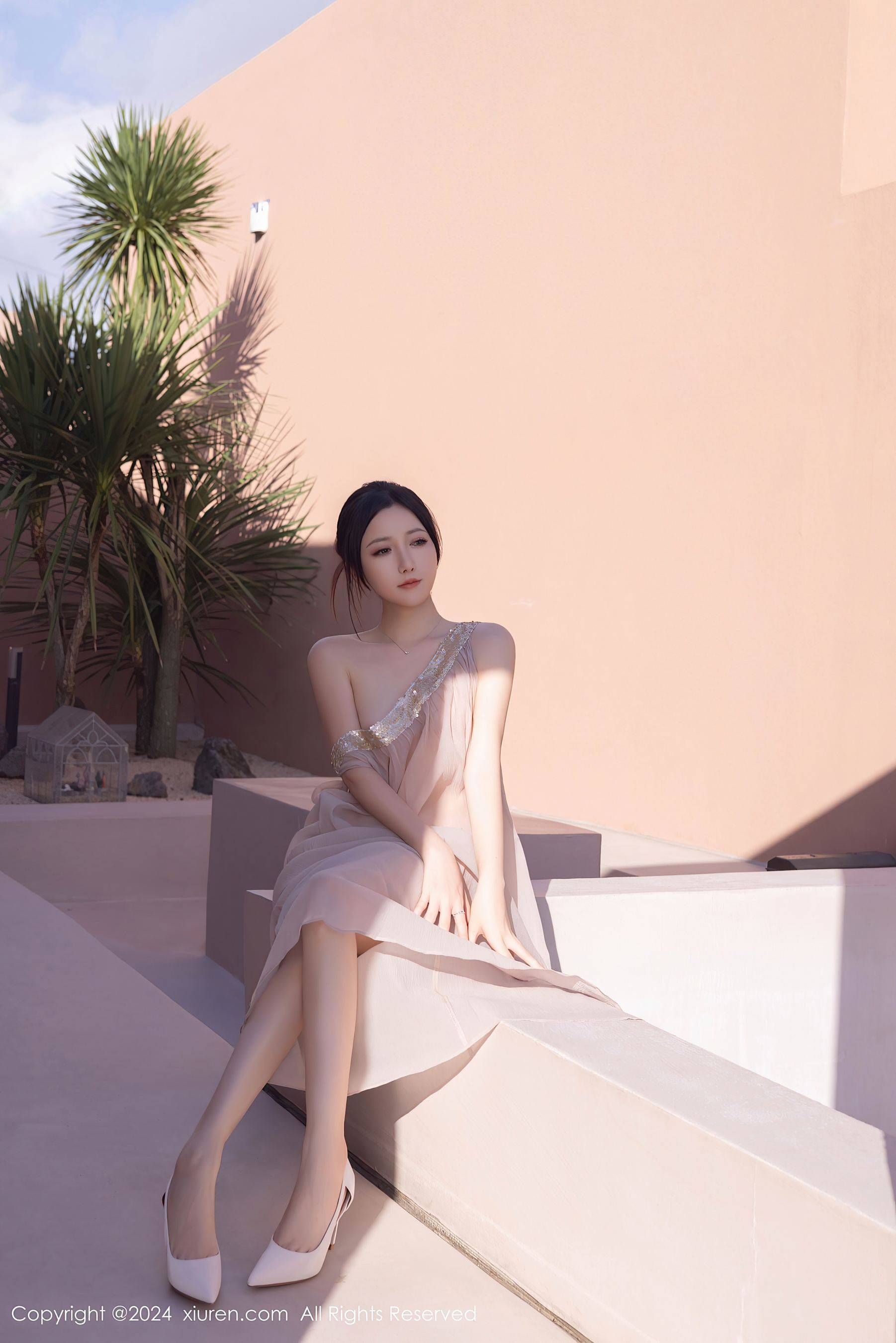 [XiuRen秀人网] No.9492 鱼子酱Fish 美腿性感Xiuren秀人写真高清美女套图写真下载-看套图看套图