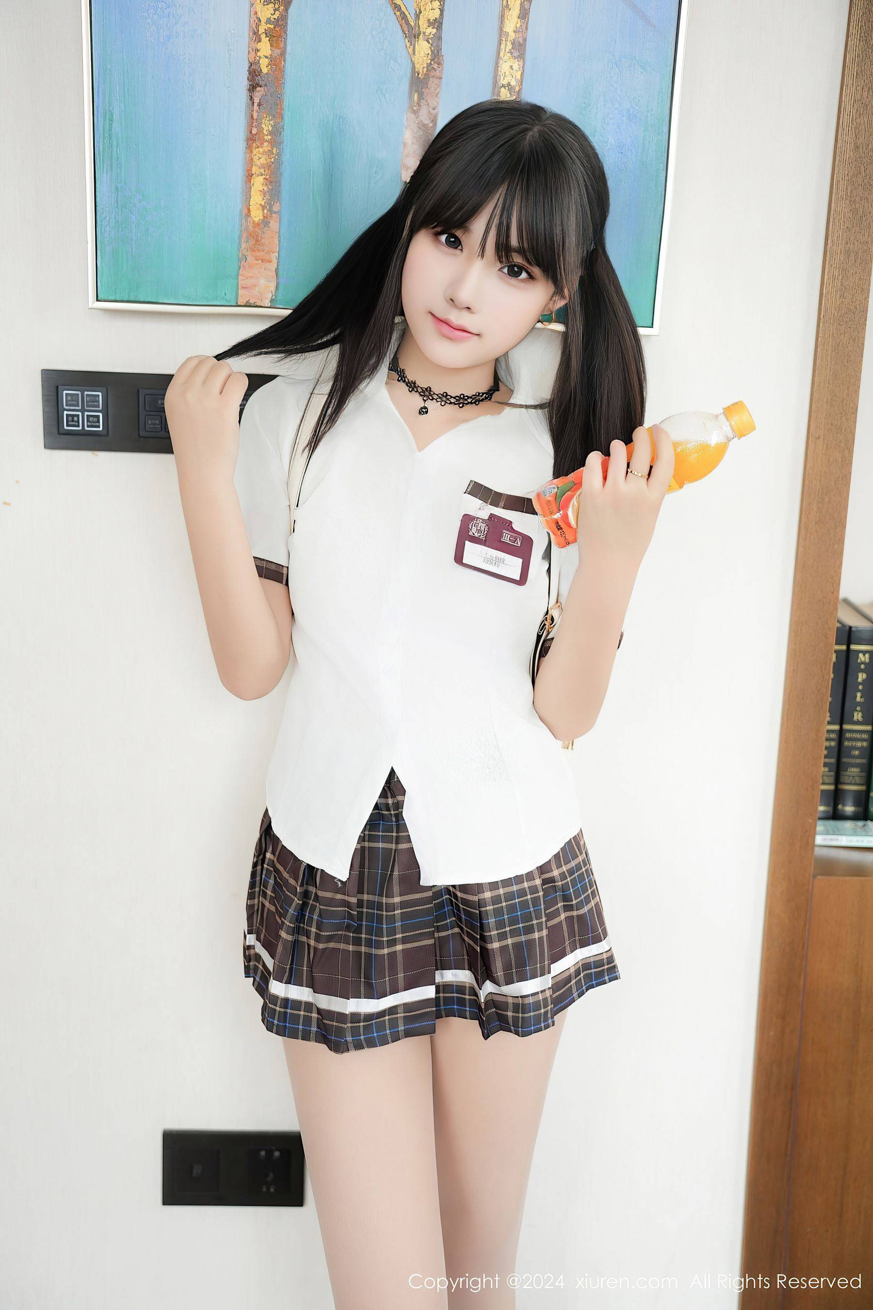 [XiuRen秀人网] No.9573 姚若兮vay 美腿丝袜Xiuren秀人写真高清美女套图写真下载-看套图看套图