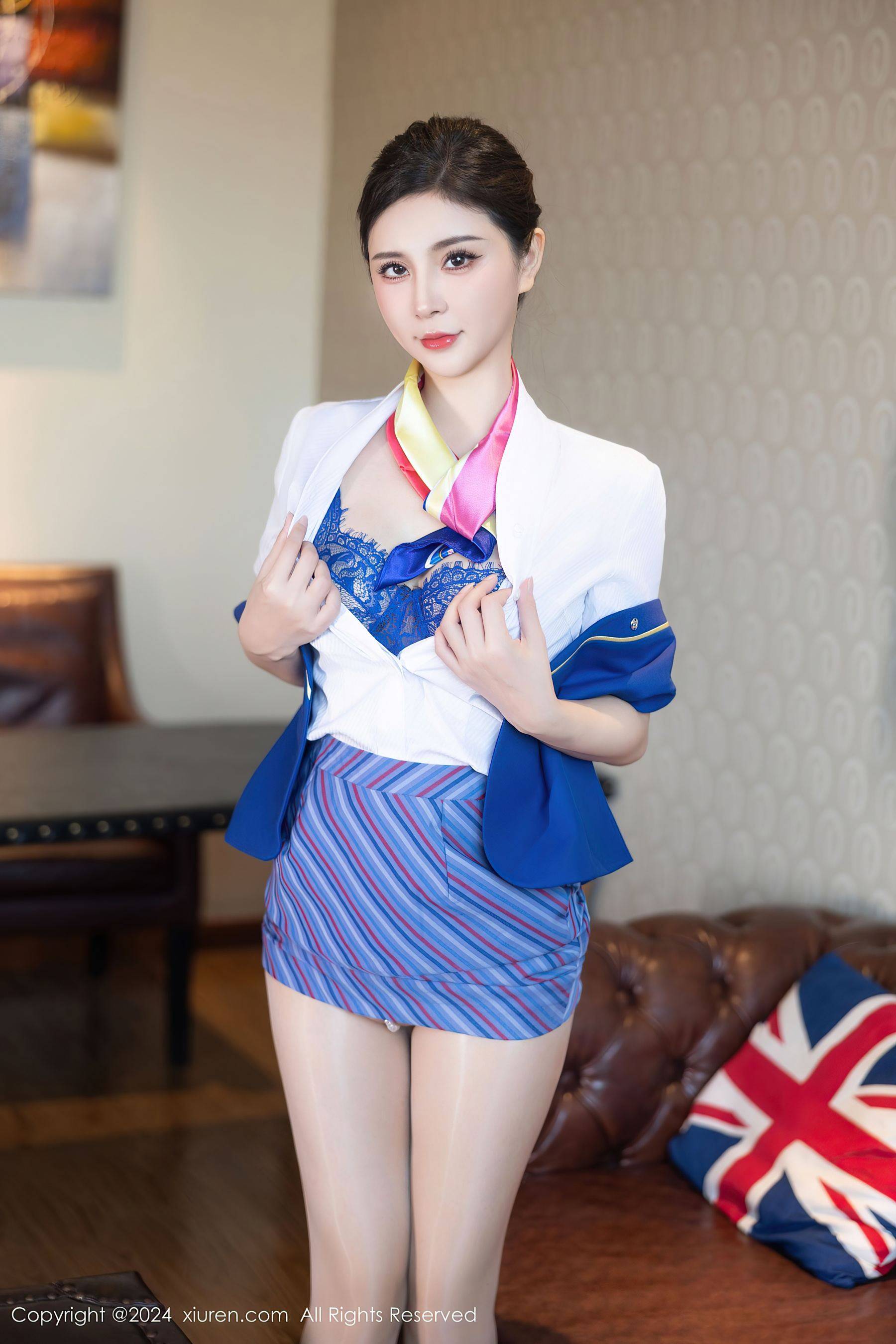 [XiuRen秀人网] No.9612 小蛮妖Yummy 丝袜美腿Xiuren秀人写真高清美女套图写真下载-看套图看套图