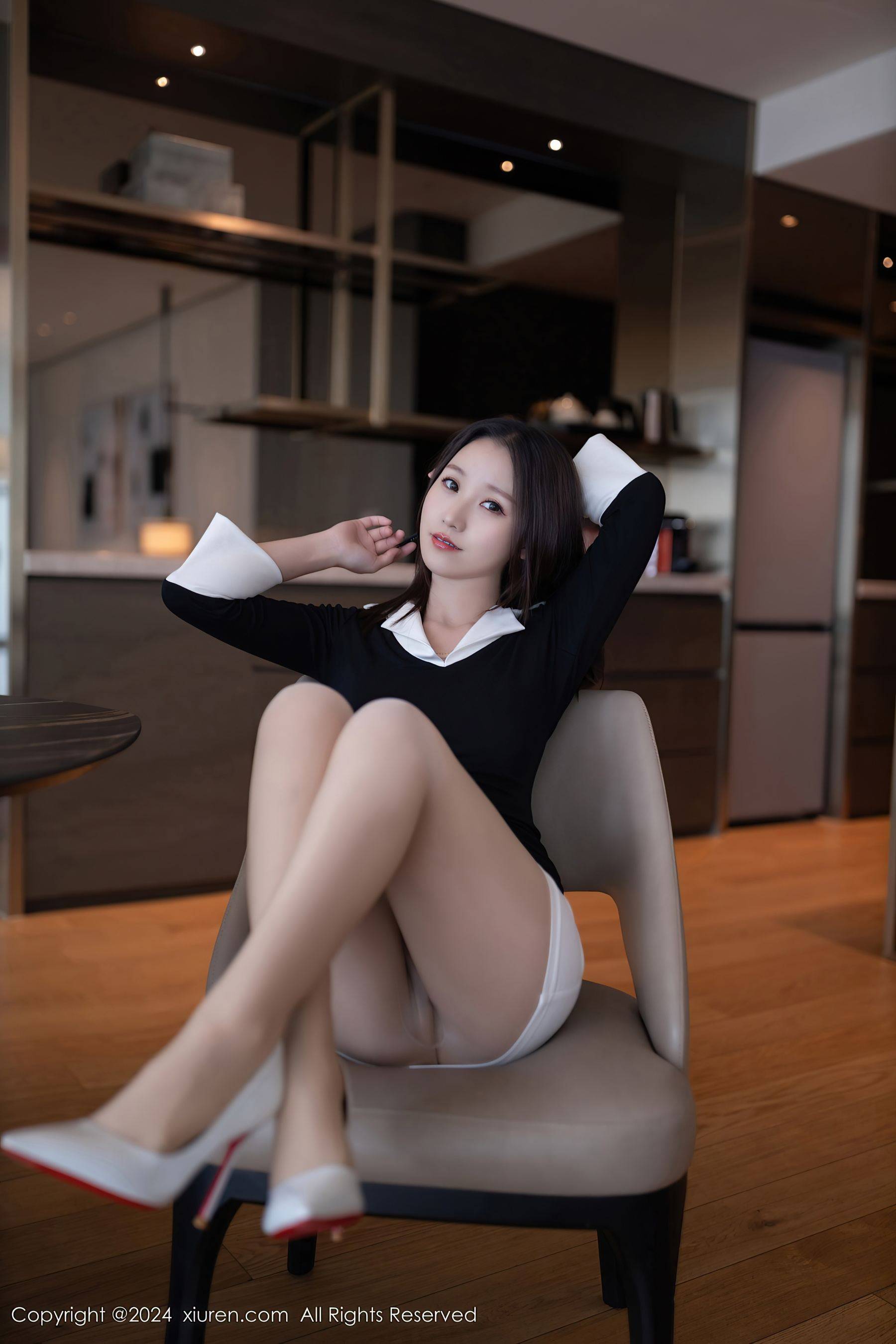 [XiuRen秀人网] No.9587 杏子YadaXiuren秀人写真高清美女套图写真下载-看套图看套图