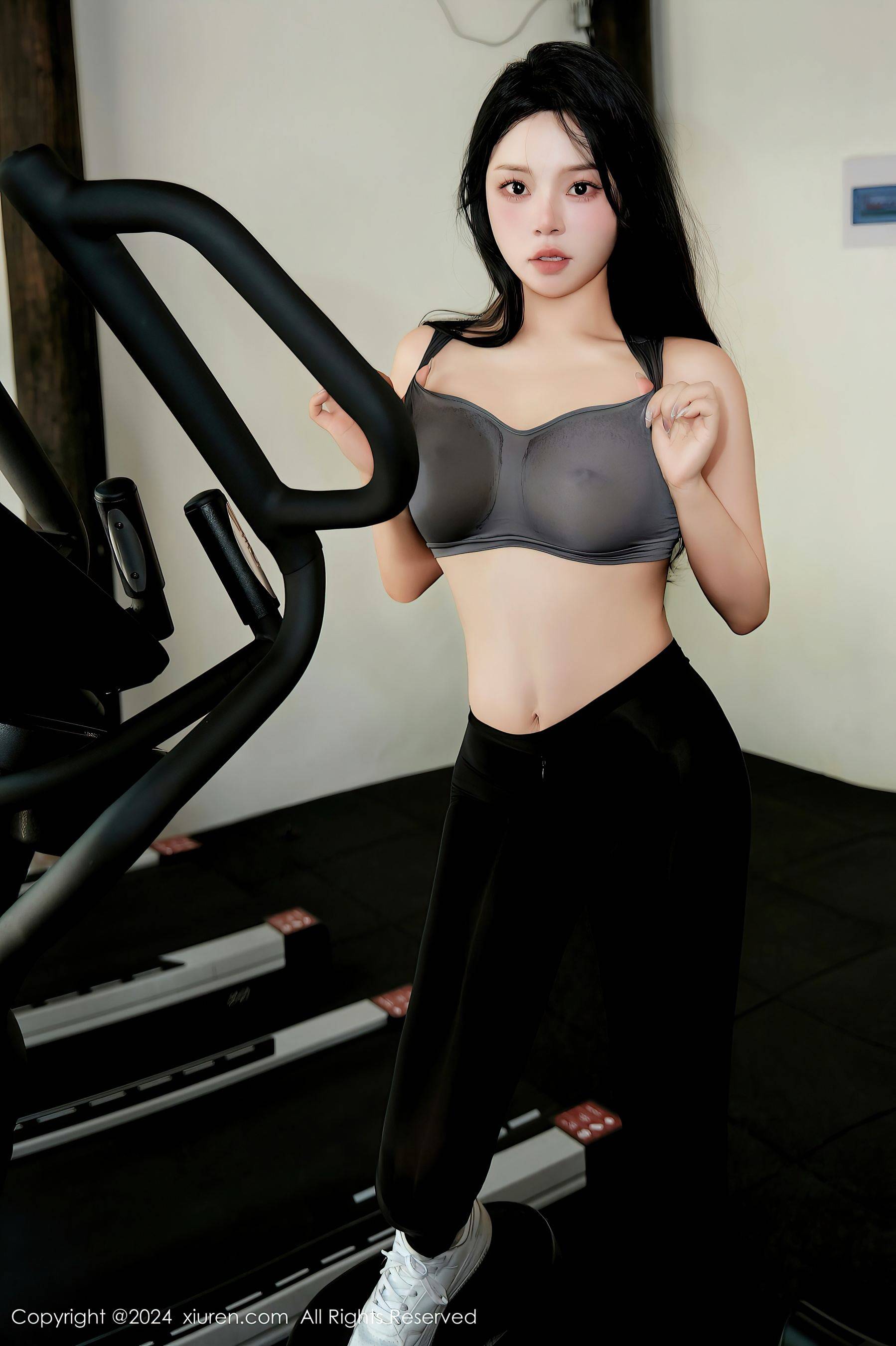 [XiuRen秀人网] No.9540 麦田 性感美臀Xiuren秀人写真高清美女套图写真下载-看套图看套图