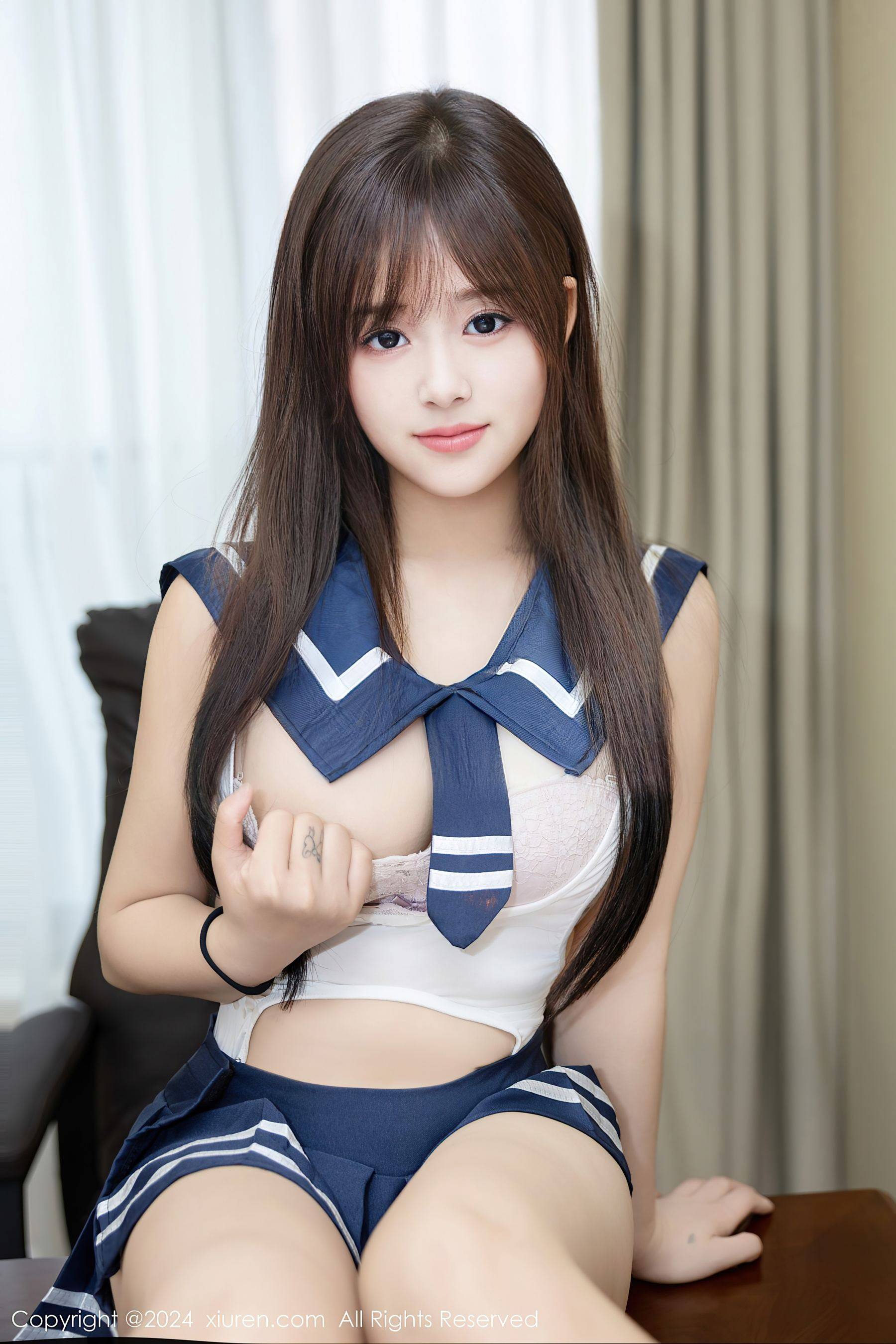 [XiuRen秀人网] No.9514 叶初雪 制服美臀Xiuren秀人写真高清美女套图写真下载-看套图看套图