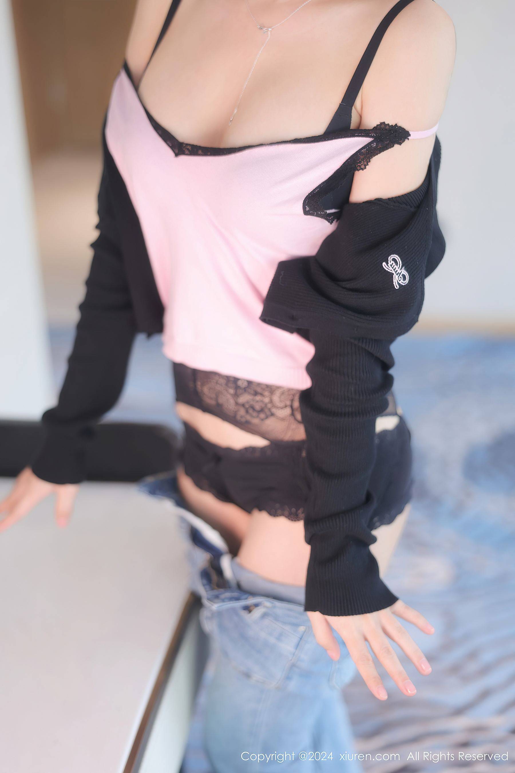 [XiuRen秀人网] No.9620 黎苏苏 黑丝美腿Xiuren秀人写真高清美女套图写真下载-看套图看套图