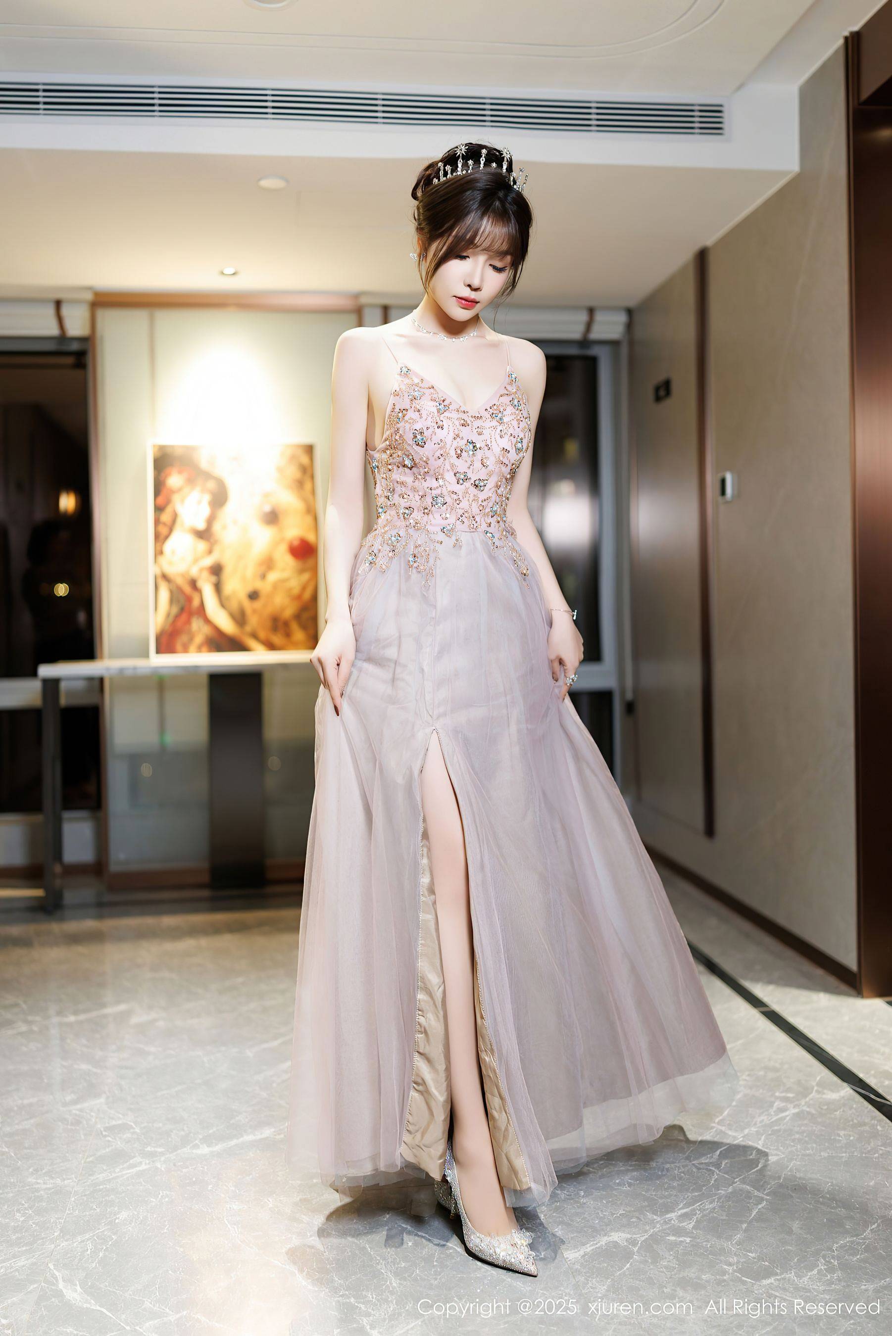 [XiuRen秀人网] No.9699 徐莉芝Booty 丝袜美腿Xiuren秀人写真高清美女套图写真下载-看套图看套图