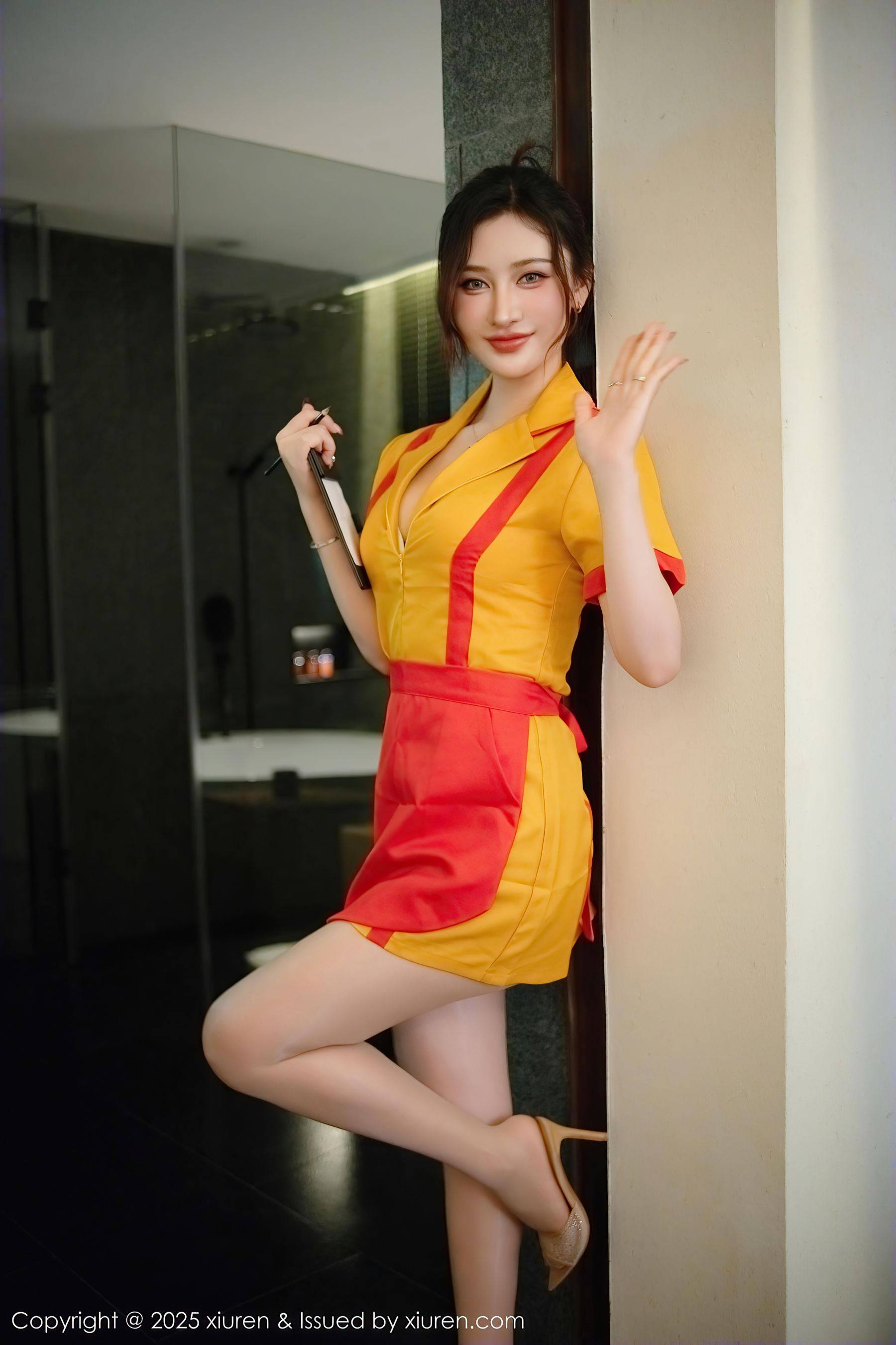 [XiuRen秀人网] No.9695 蕾蕾醒了没 丰腴美臀Xiuren秀人写真高清美女套图写真下载-看套图看套图