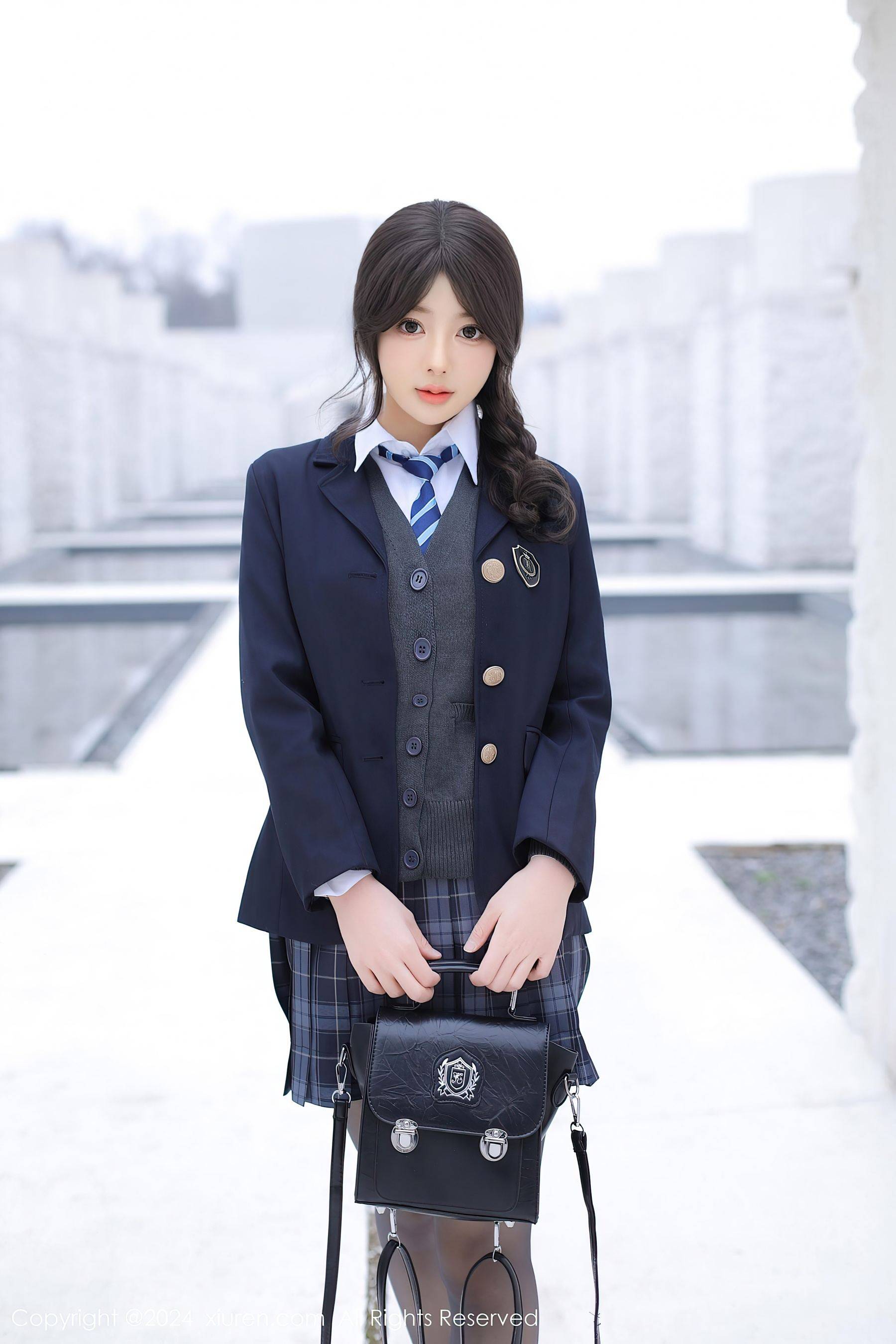 [XiuRen秀人网] No.9693 桃妖夭 黑丝制服Xiuren秀人写真高清美女套图写真下载-看套图看套图