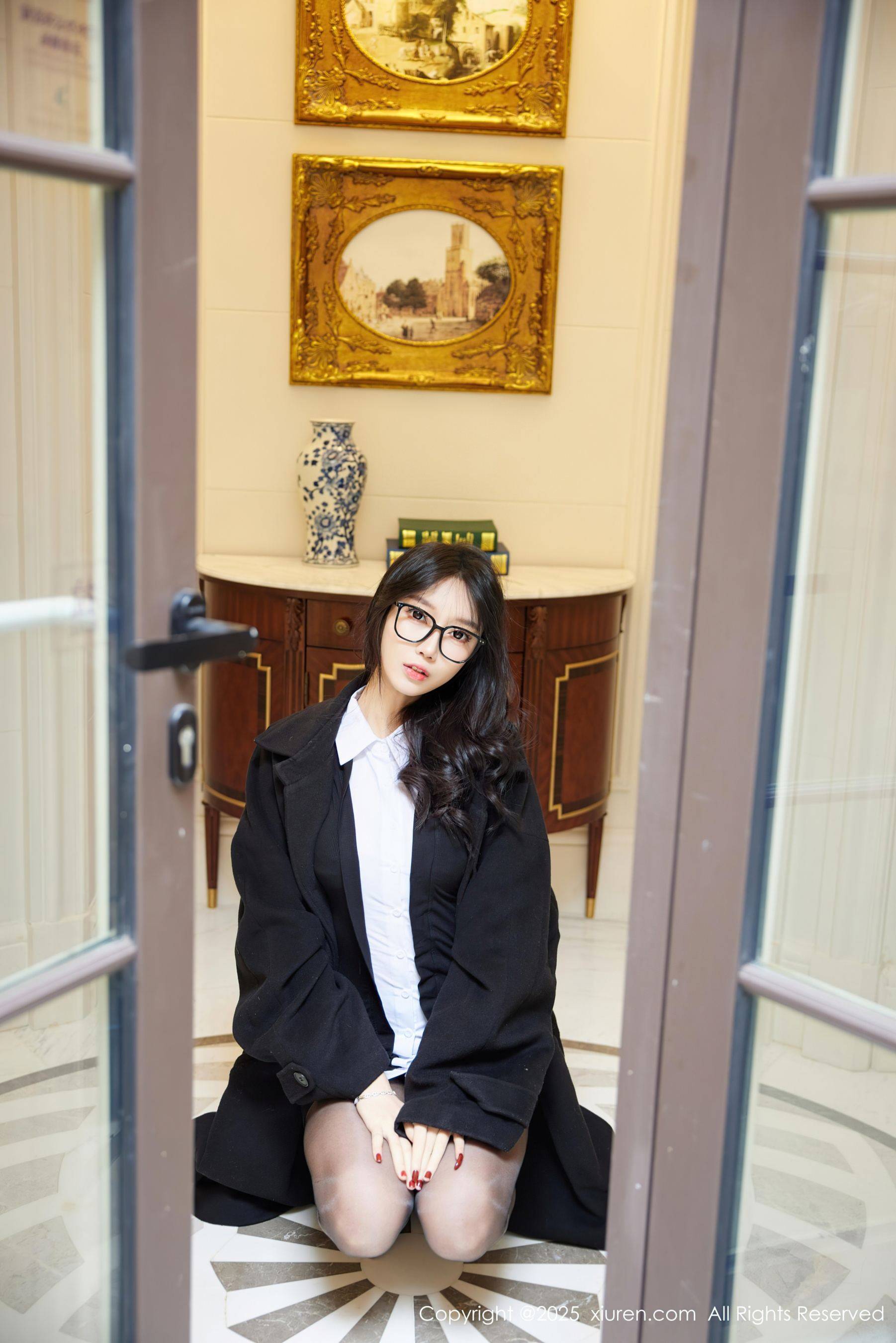 [XiuRen秀人网] No.9926 玥儿玥er 黑丝美腿Xiuren秀人写真高清美女套图写真下载-看套图看套图