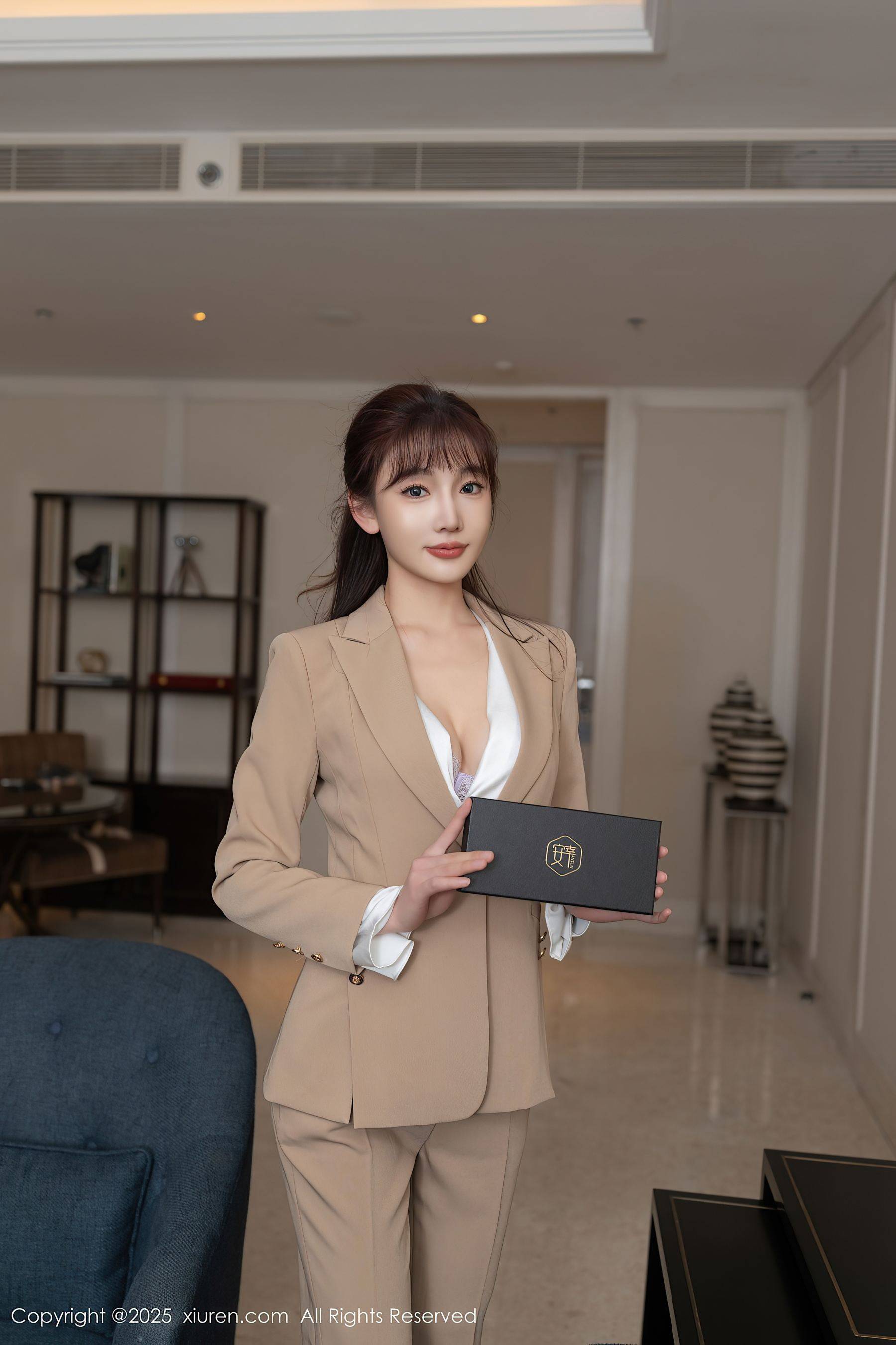 [XiuRen秀人网] No.9881 陆萱萱 丝袜美腿Xiuren秀人写真高清美女套图写真下载-看套图看套图