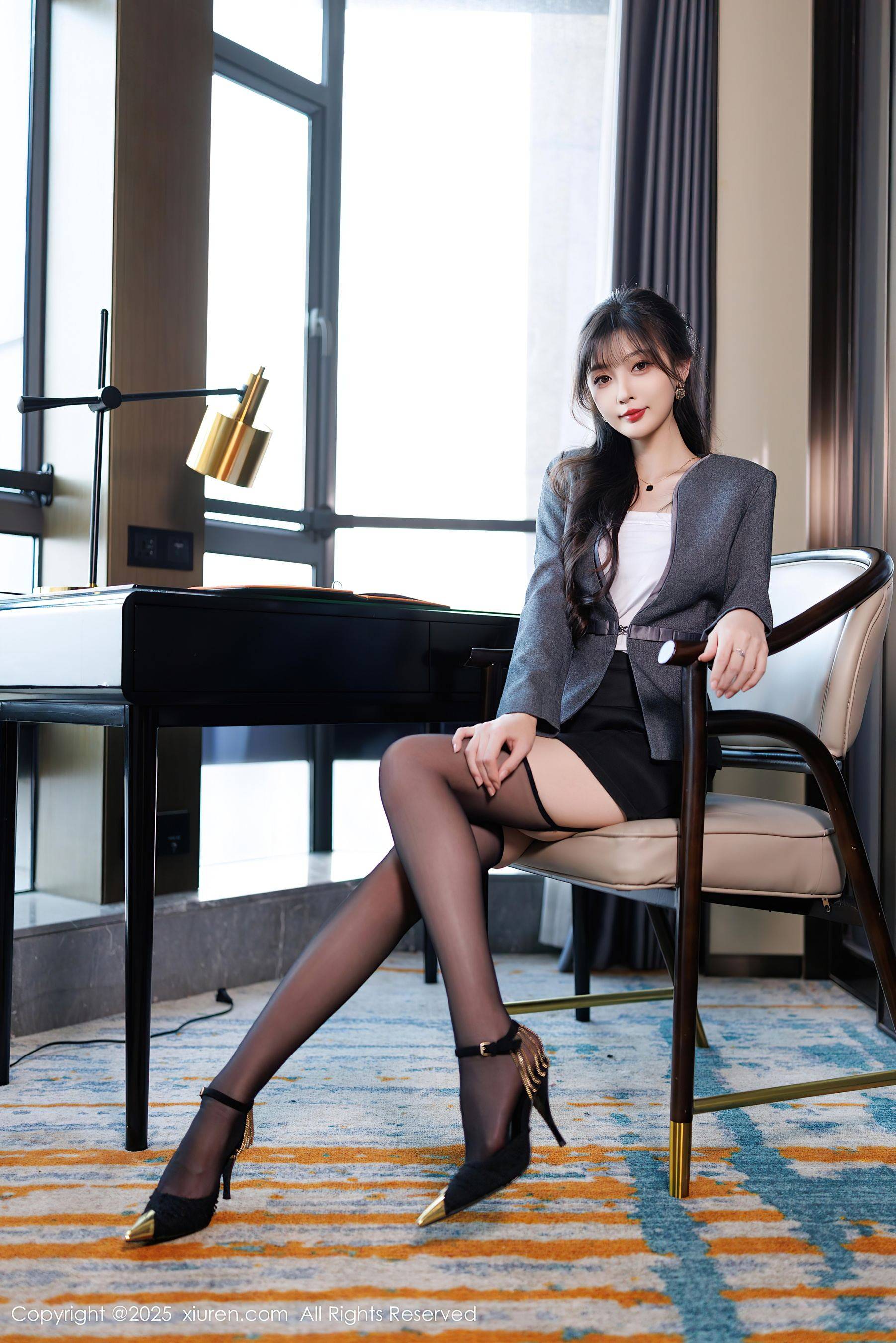 [XiuRen秀人网] No.9957 樱桃小阑子 黑丝美腿Xiuren秀人写真高清美女套图写真下载-看套图看套图