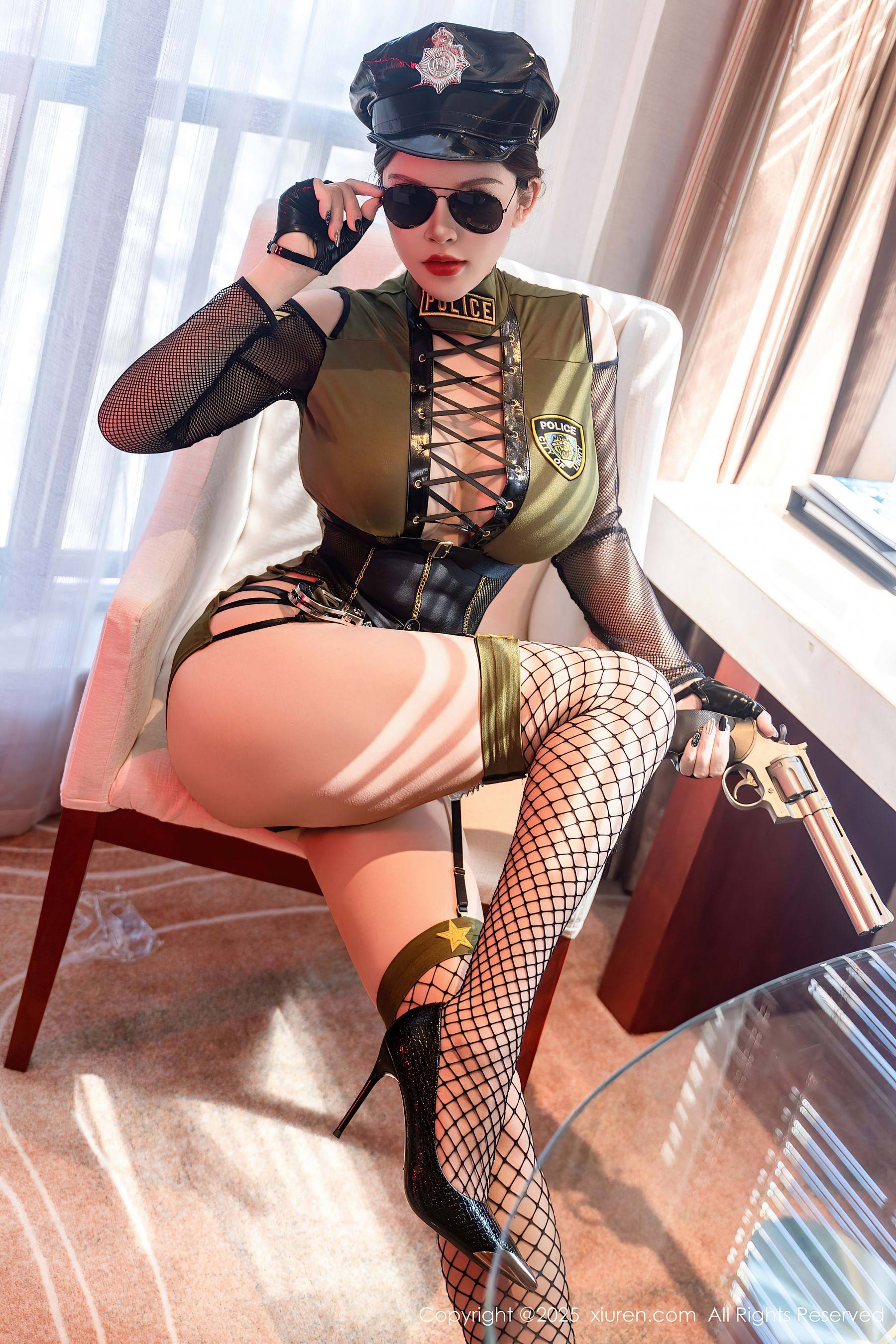 [XiuRen秀人网] No.10064 伊丽莎有点白 波涛汹涌Xiuren秀人写真高清美女套图写真下载-看套图看套图