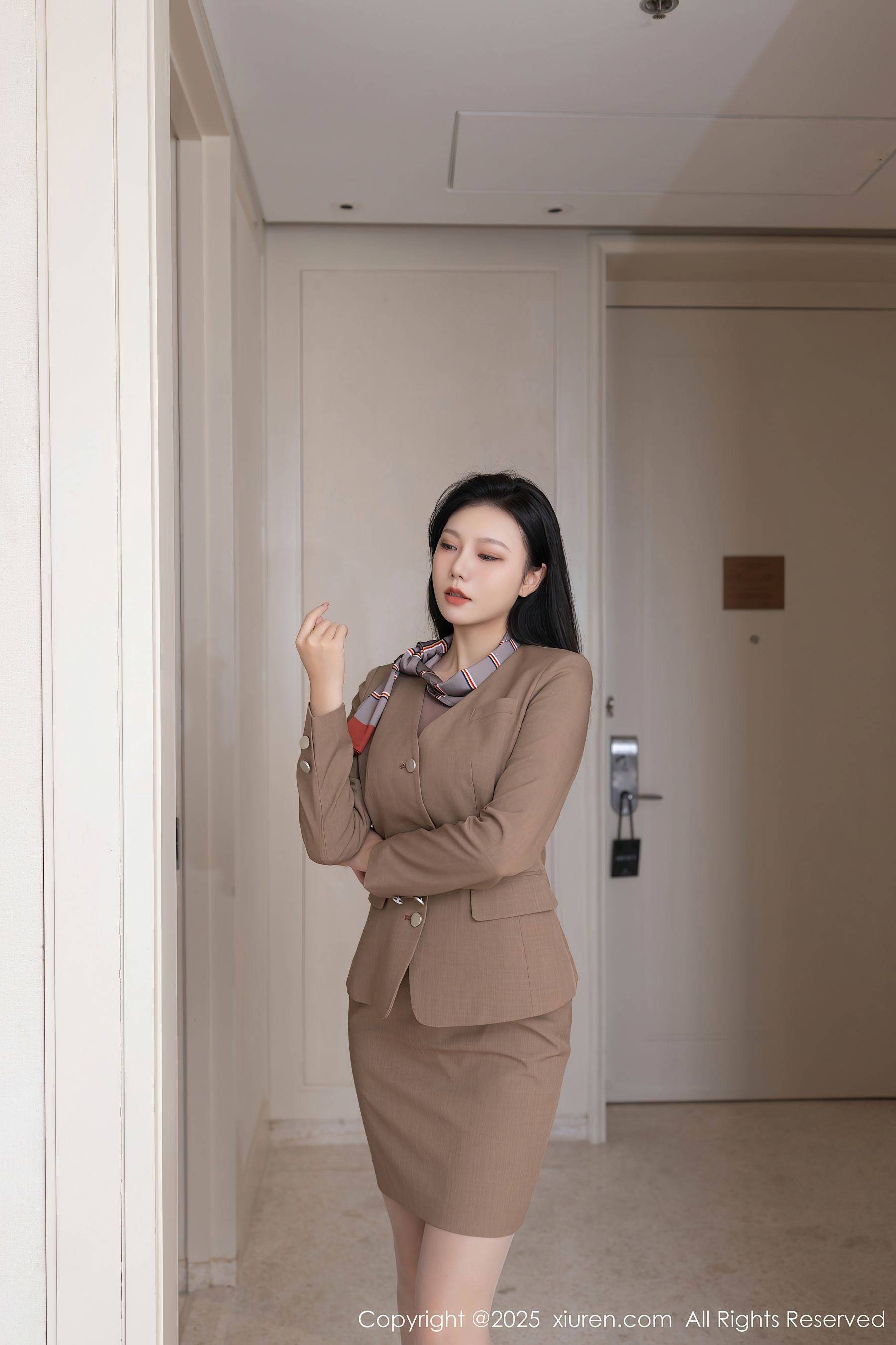 [XiuRen秀人网] No.9966 安然anran 制服美腿Xiuren秀人写真高清美女套图写真下载-看套图看套图