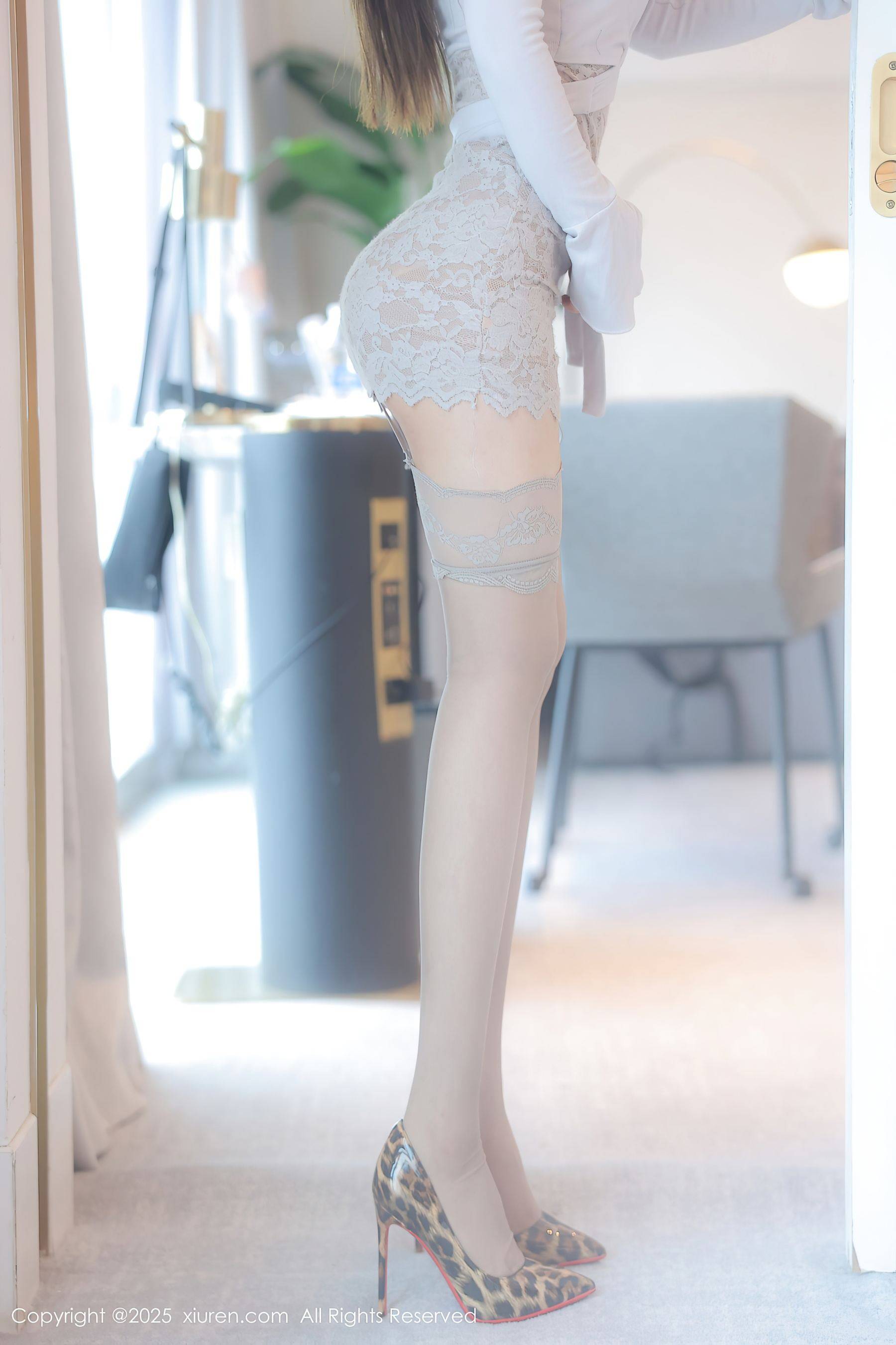 [XiuRen秀人网] No.10083 爱酱里 连衣短裙Xiuren秀人写真高清美女套图写真下载-看套图看套图