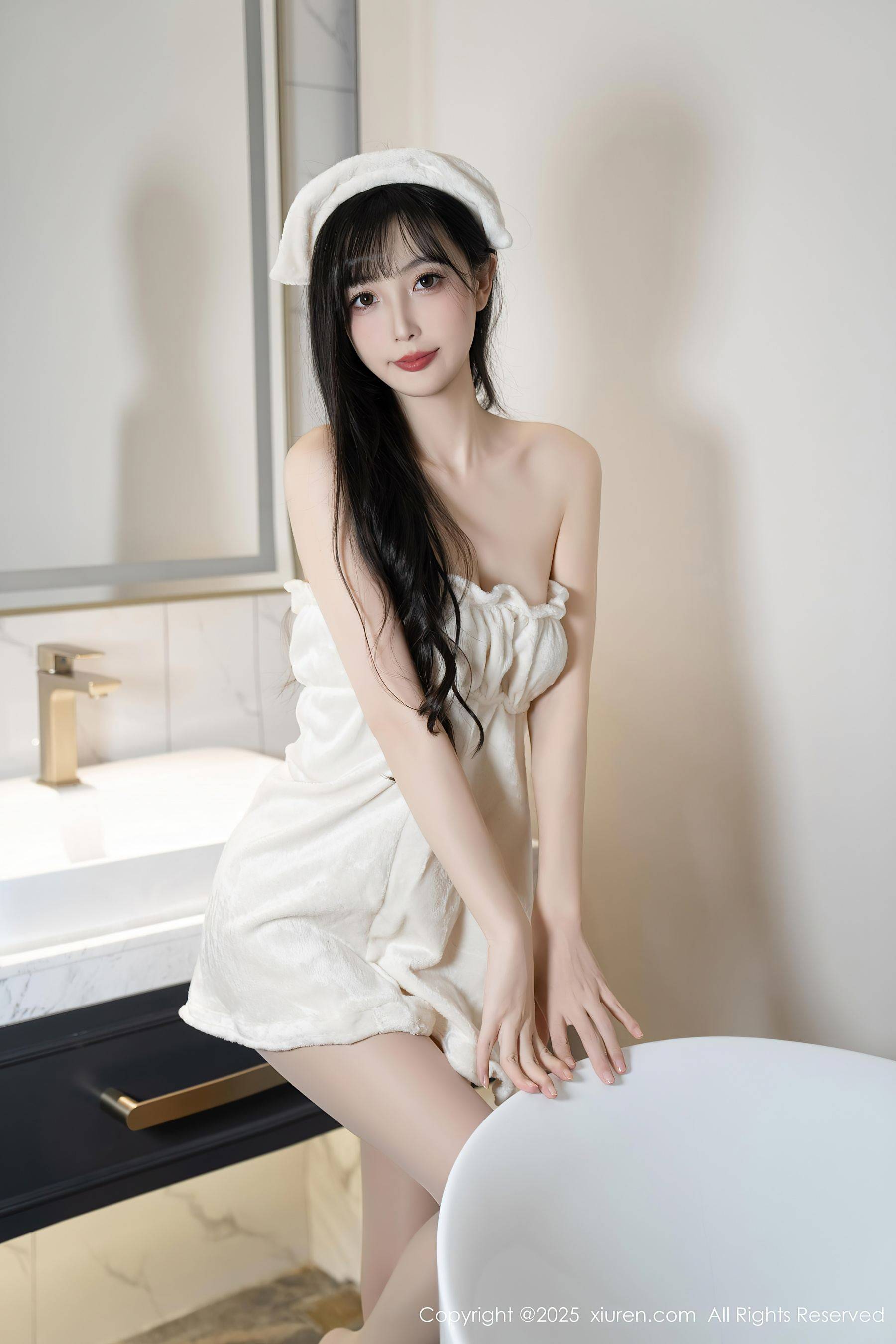 [XiuRen秀人网] No.10005 樱桃小阑子 丝袜美腿Xiuren秀人写真高清美女套图写真下载-看套图看套图