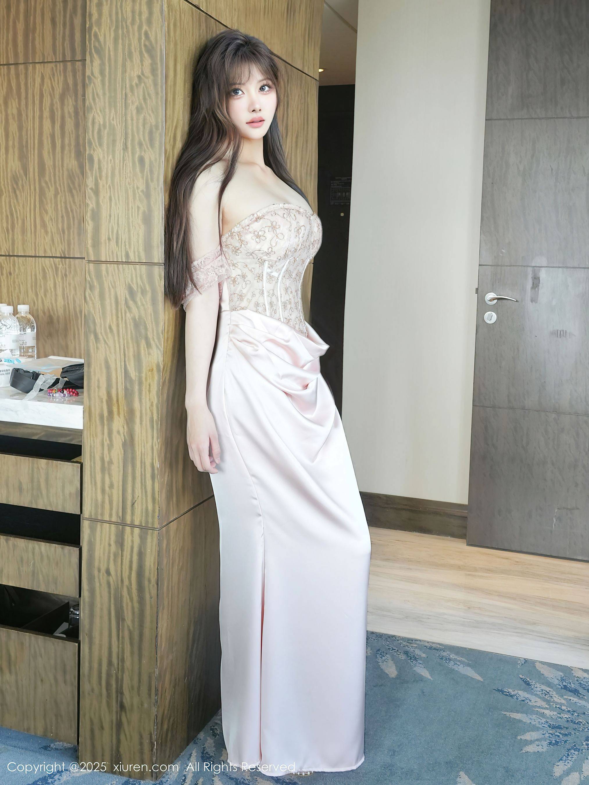 [XiuRen秀人网] No.10438 梨霜儿 白色蕾丝Xiuren秀人写真高清美女套图写真下载-看套图看套图